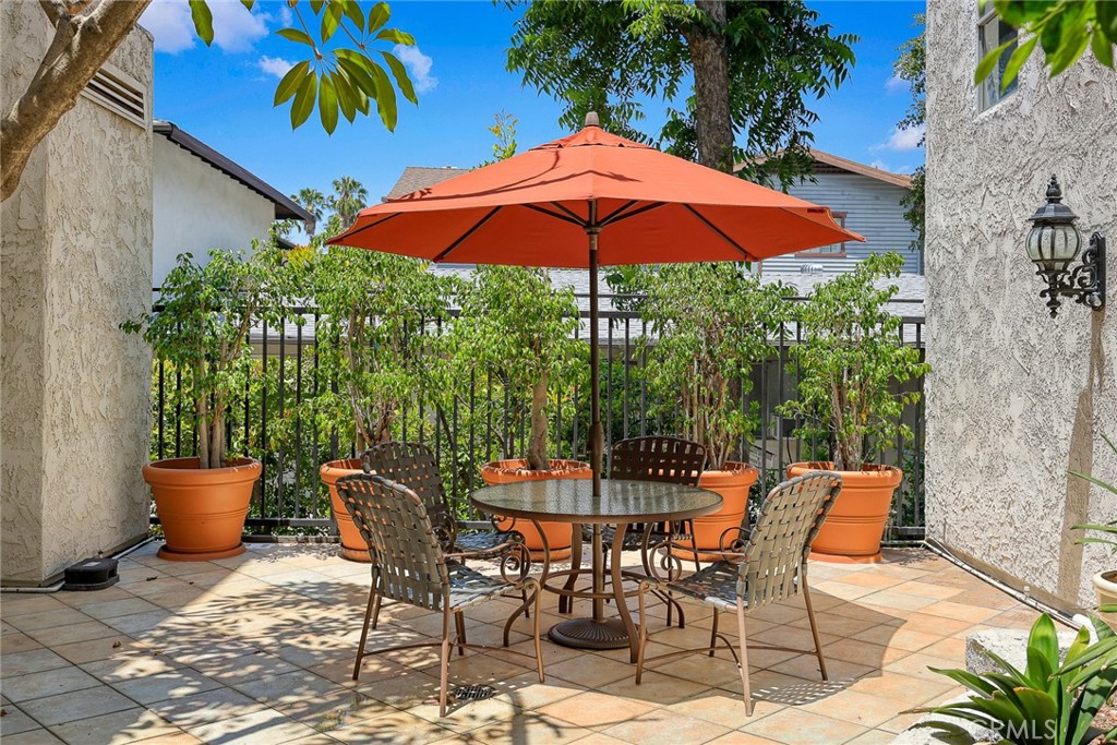 Pasadena, California, 91101, United States, 2 Bedrooms Bedrooms, ,1 BathroomBathrooms,Residential,For Sale,2002263