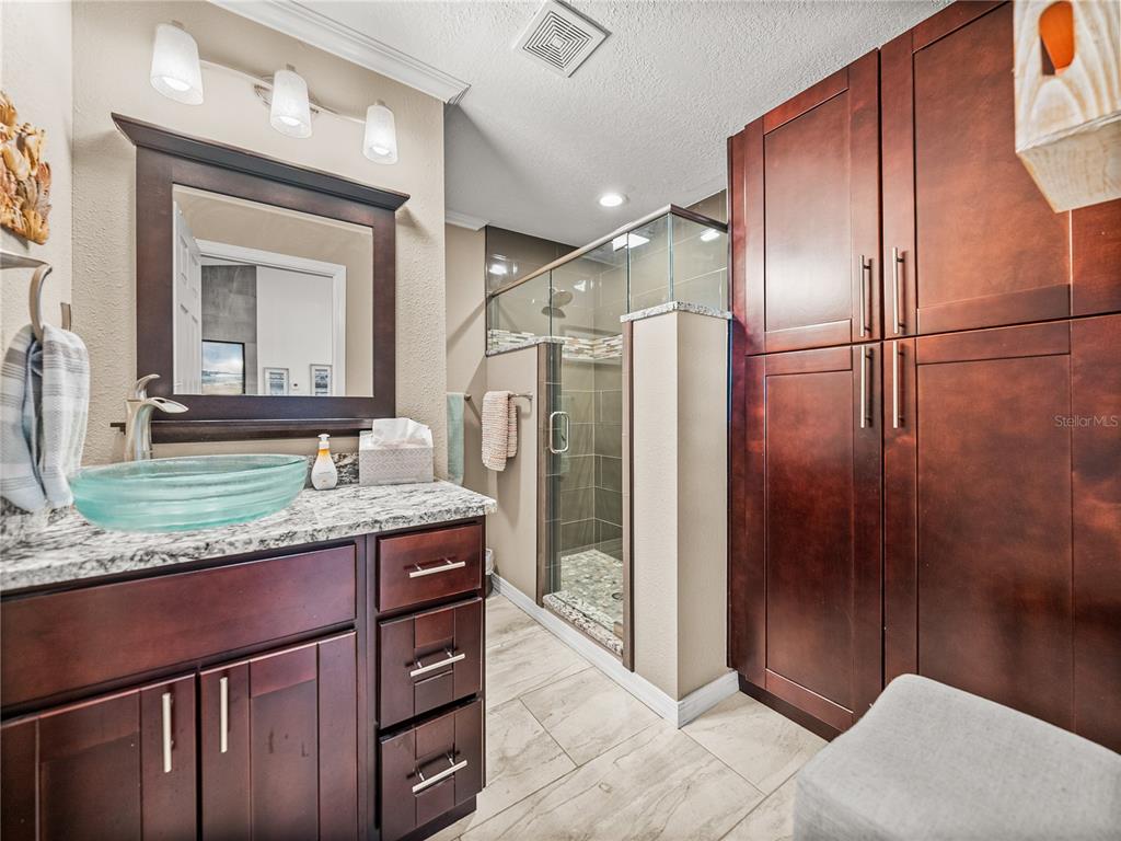 Lakeland, Florida, 33810, United States, 5 Bedrooms Bedrooms, ,4 BathroomsBathrooms,Residential,For Sale,1696884