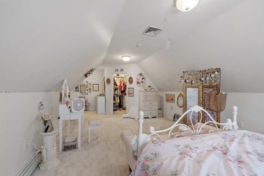 Middleton, Massachusetts, 01949, United States, 4 Bedrooms Bedrooms, ,4 BathroomsBathrooms,Residential,For Sale,1981147