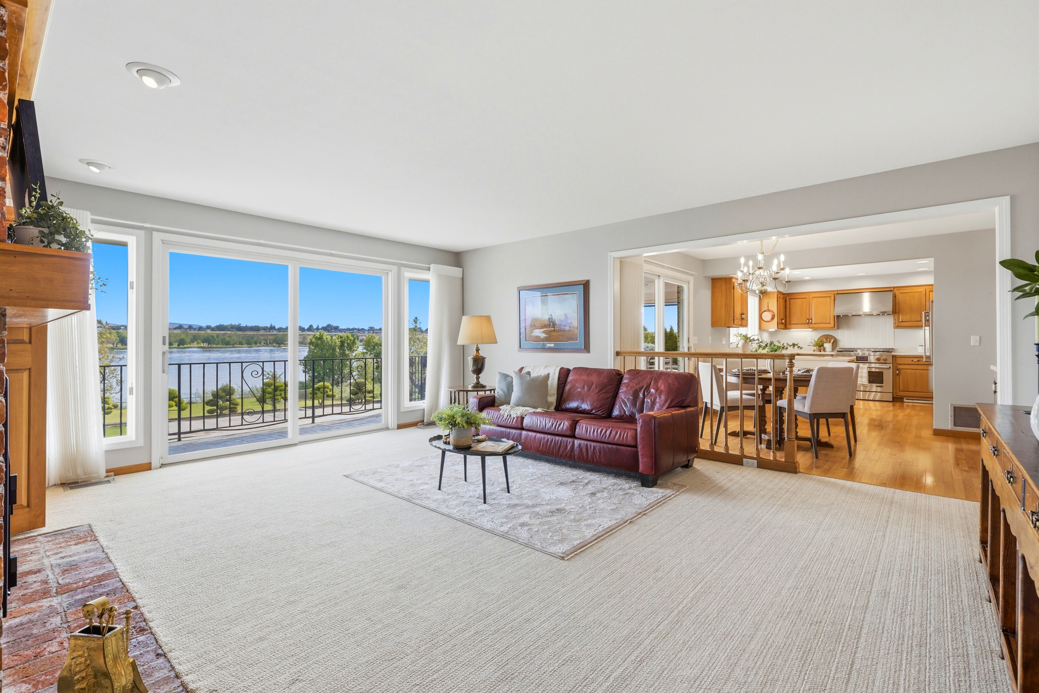  Prime Columbia River Frontage, Pool, large lot - 物件實景