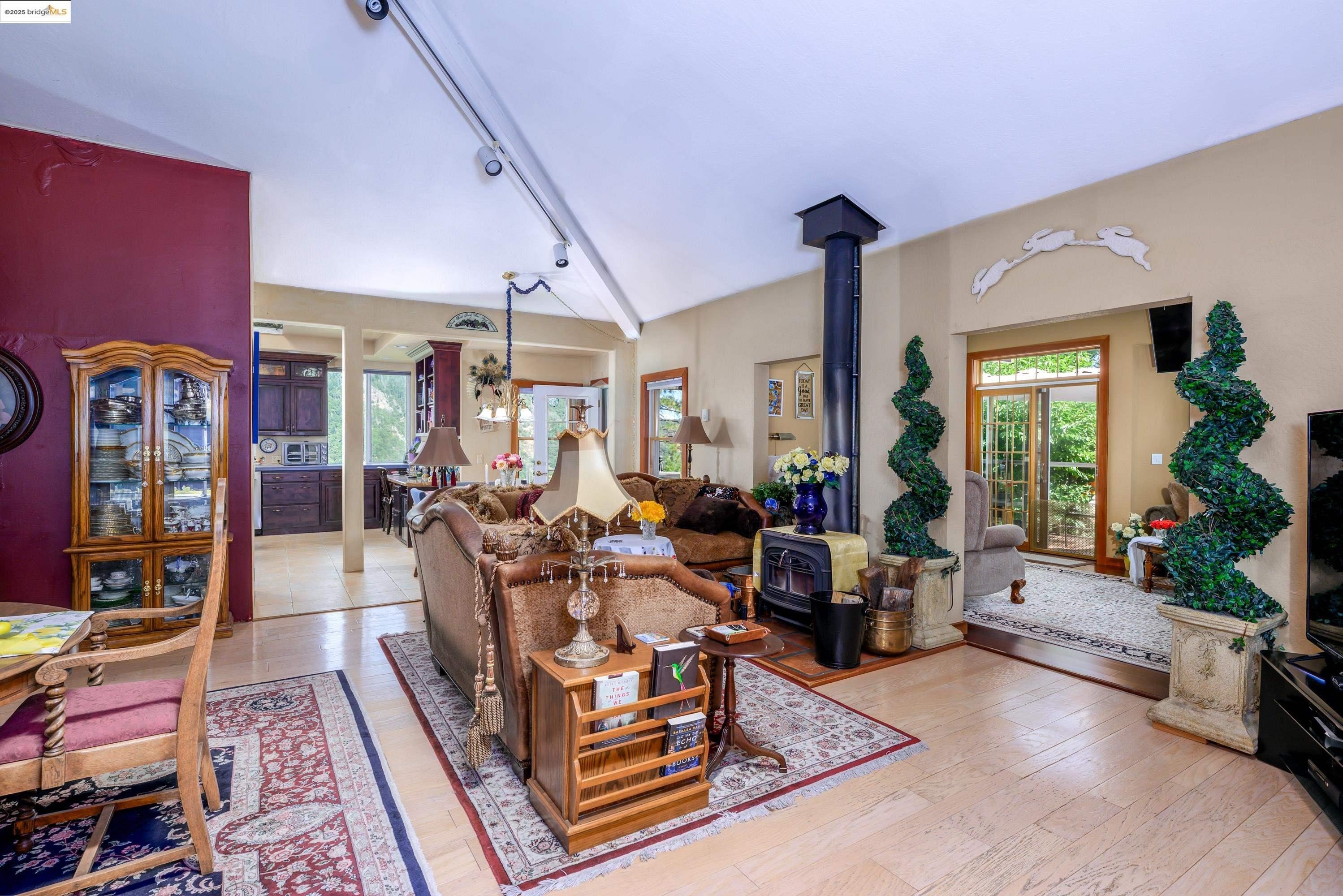 Twain Harte, California, 95383, United States, 3 Bedrooms Bedrooms, ,5 BathroomsBathrooms,Residential,For Sale,1900686