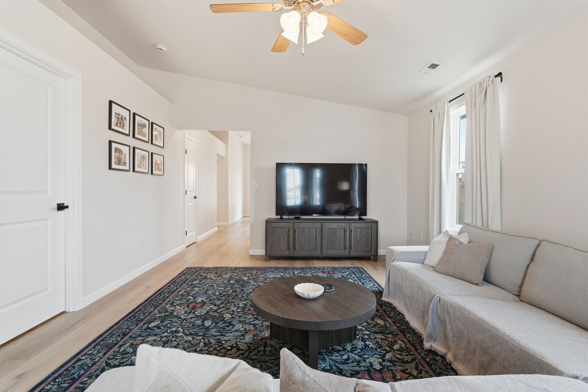  Welcome to this inviting single-story home in West Pasco - 物件實景