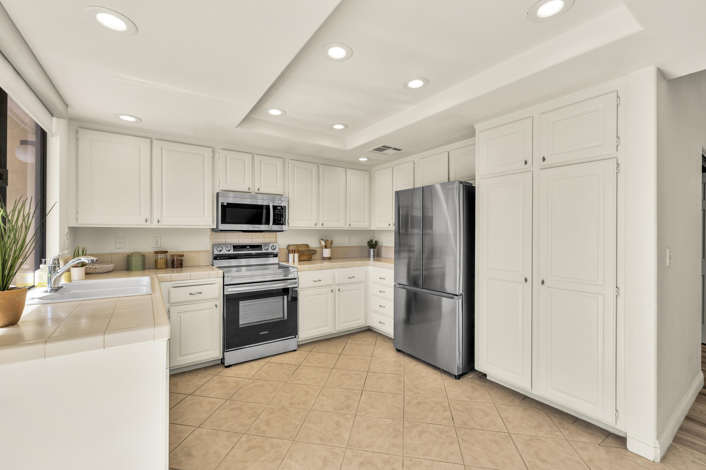 Palm Desert, California, 92260, United States, 2 Bedrooms Bedrooms, ,2 BathroomsBathrooms,Residential,For Sale,1987933