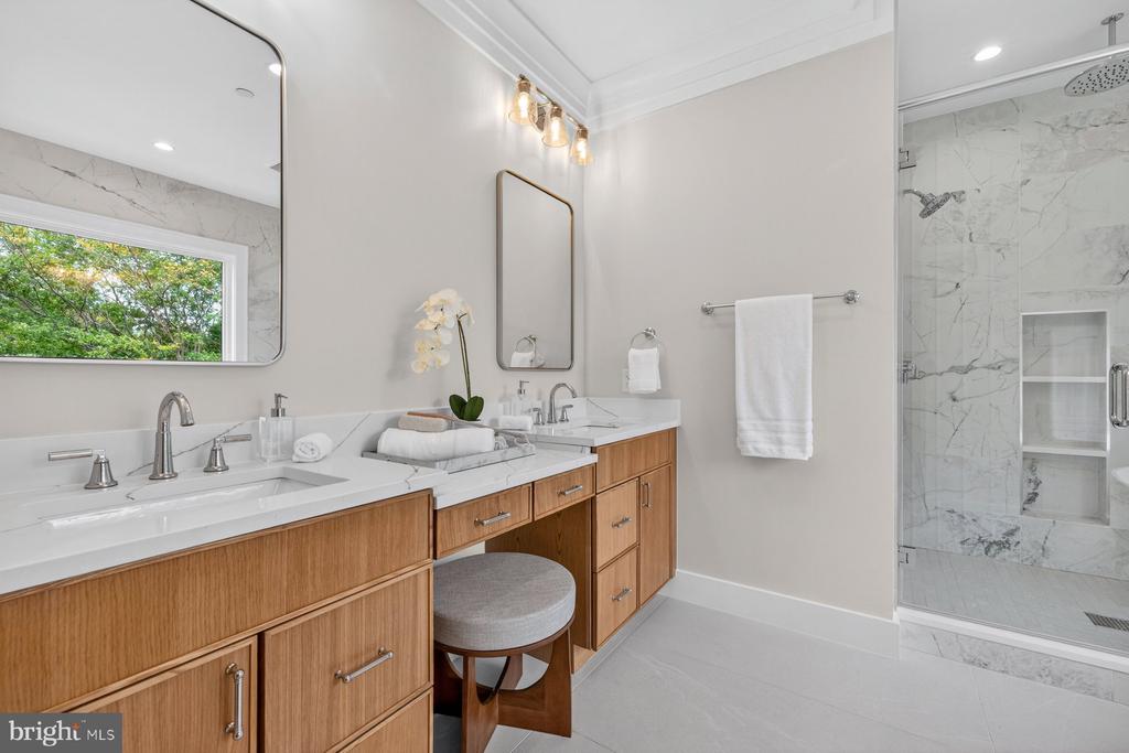 Kensington, Maryland, 20895, United States, 5 Bedrooms Bedrooms, ,5 BathroomsBathrooms,Residential,For Sale,2048532