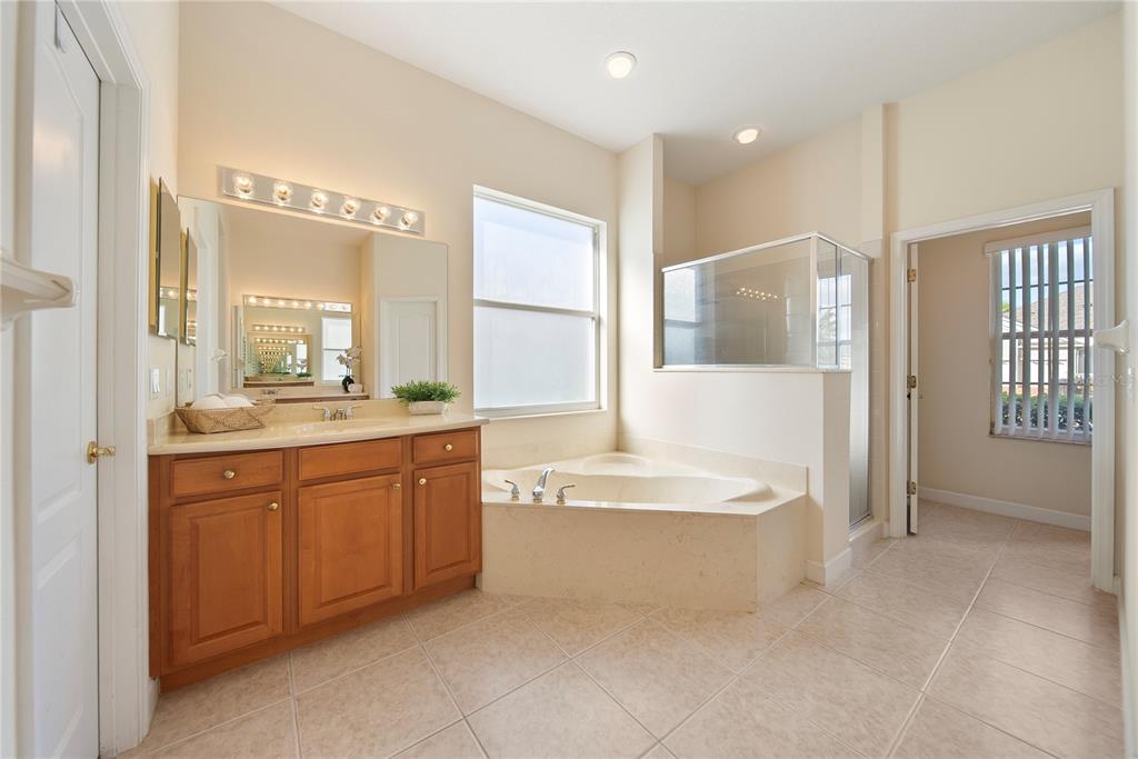 Orlando, Florida, 32836, United States, 5 Bedrooms Bedrooms, ,4 BathroomsBathrooms,Residential,For Sale,1989643