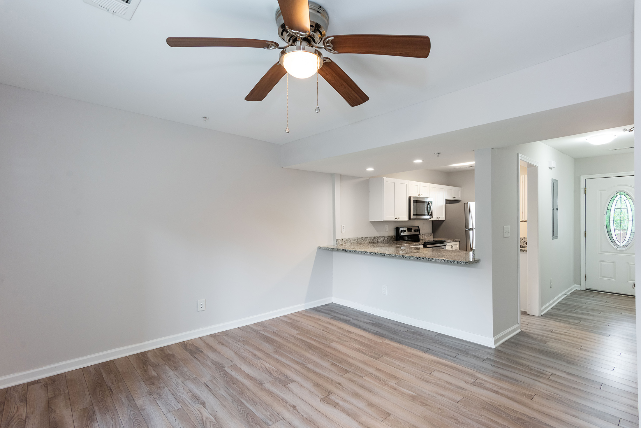  Fully Renovated Townhome with No HOA - 物件實景