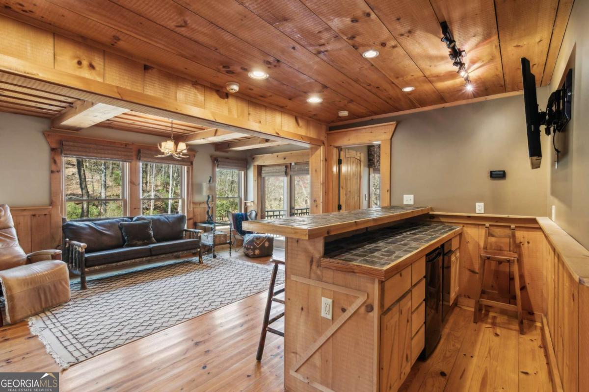Ellijay, Georgia, 30536, United States, 5 Bedrooms Bedrooms, ,4 BathroomsBathrooms,Residential,For Sale,1880037