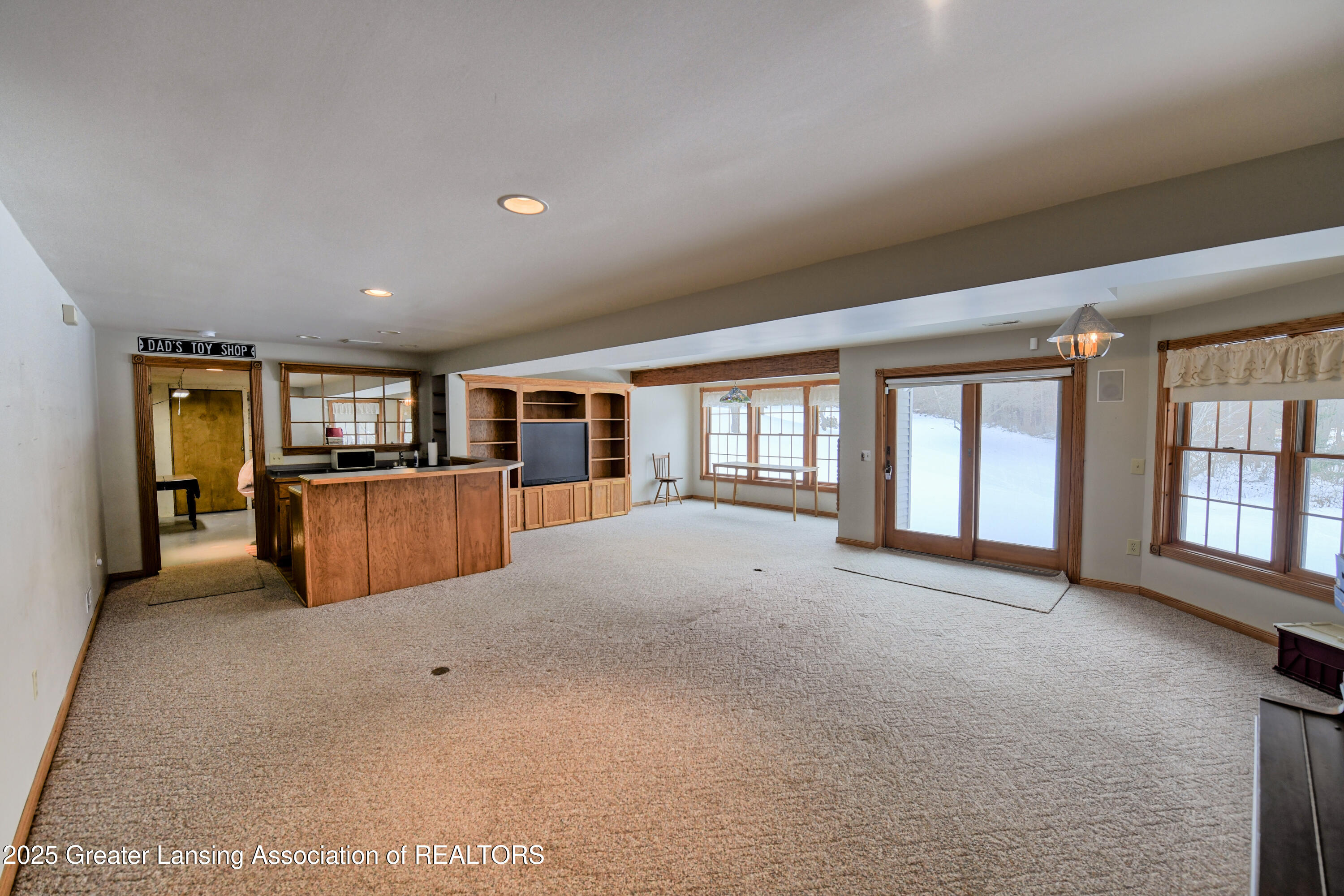 Portland, Michigan, 48875, United States, 5 Bedrooms Bedrooms, ,4 BathroomsBathrooms,Residential,For Sale,2031480