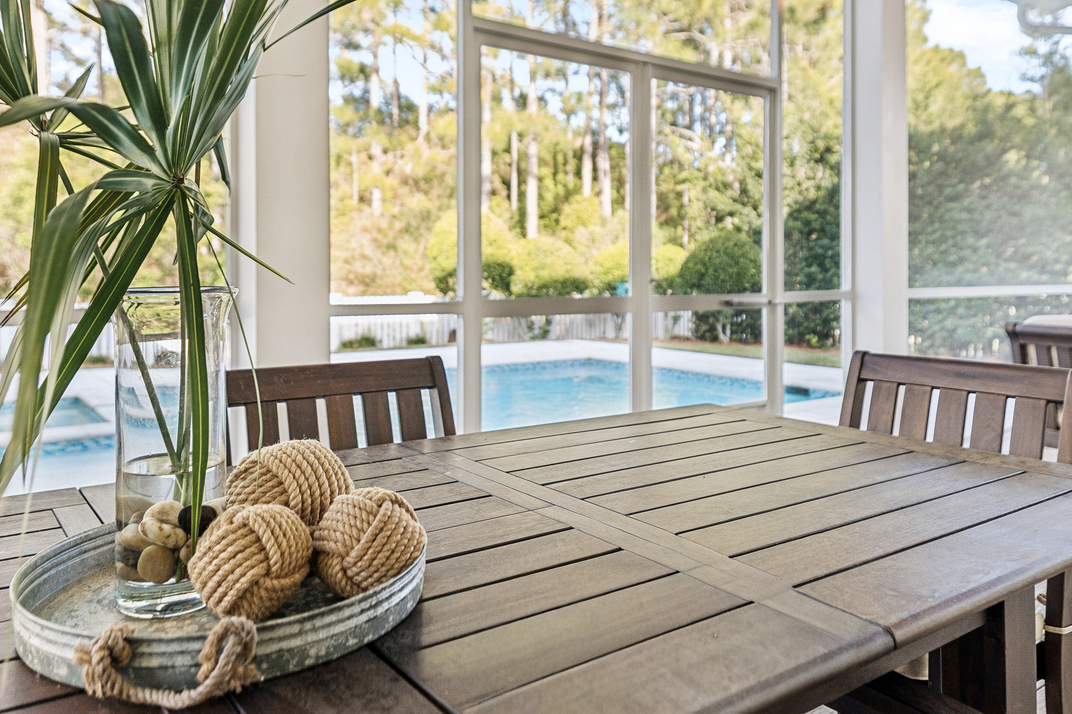  Designer-Furnished Coastal Retreat with Cabana & Outdoor Fireplace - 物件實景