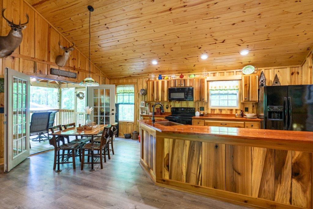 LaGrange, Georgia, 30240, United States, 2 Bedrooms Bedrooms, ,2 BathroomsBathrooms,Residential,For Sale,1865221