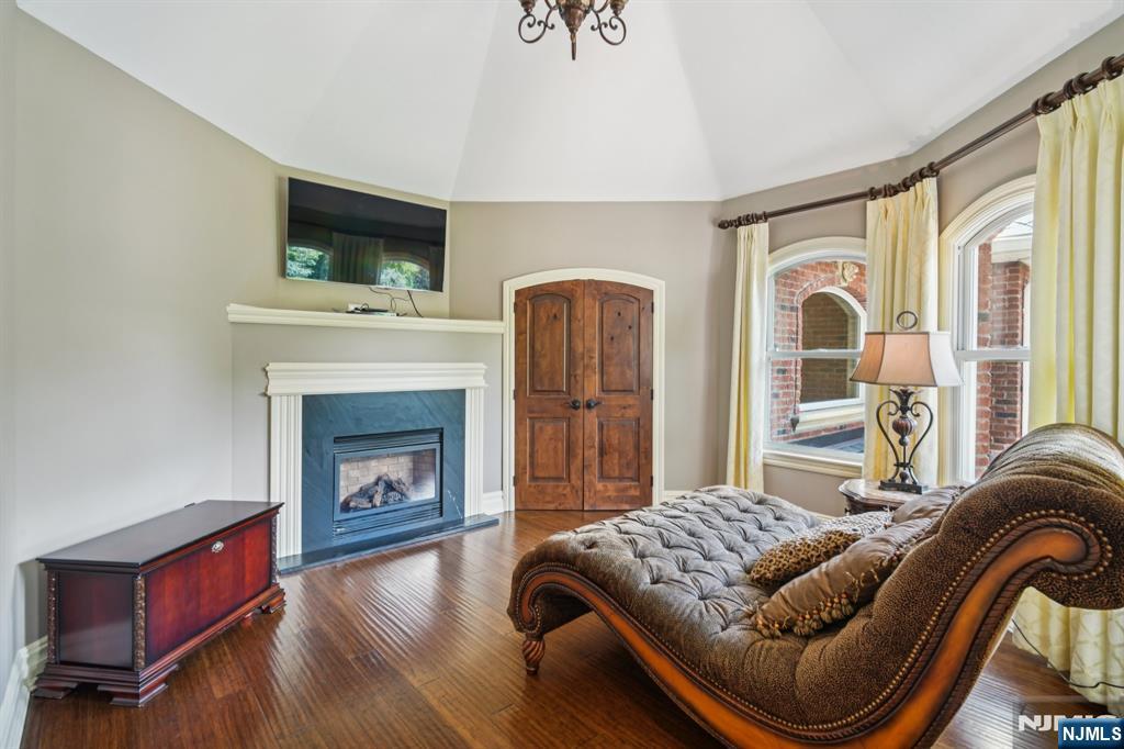 Oakland, New Jersey, 07436, United States, 5 Bedrooms Bedrooms, ,5 BathroomsBathrooms,Residential,For Sale,1907323