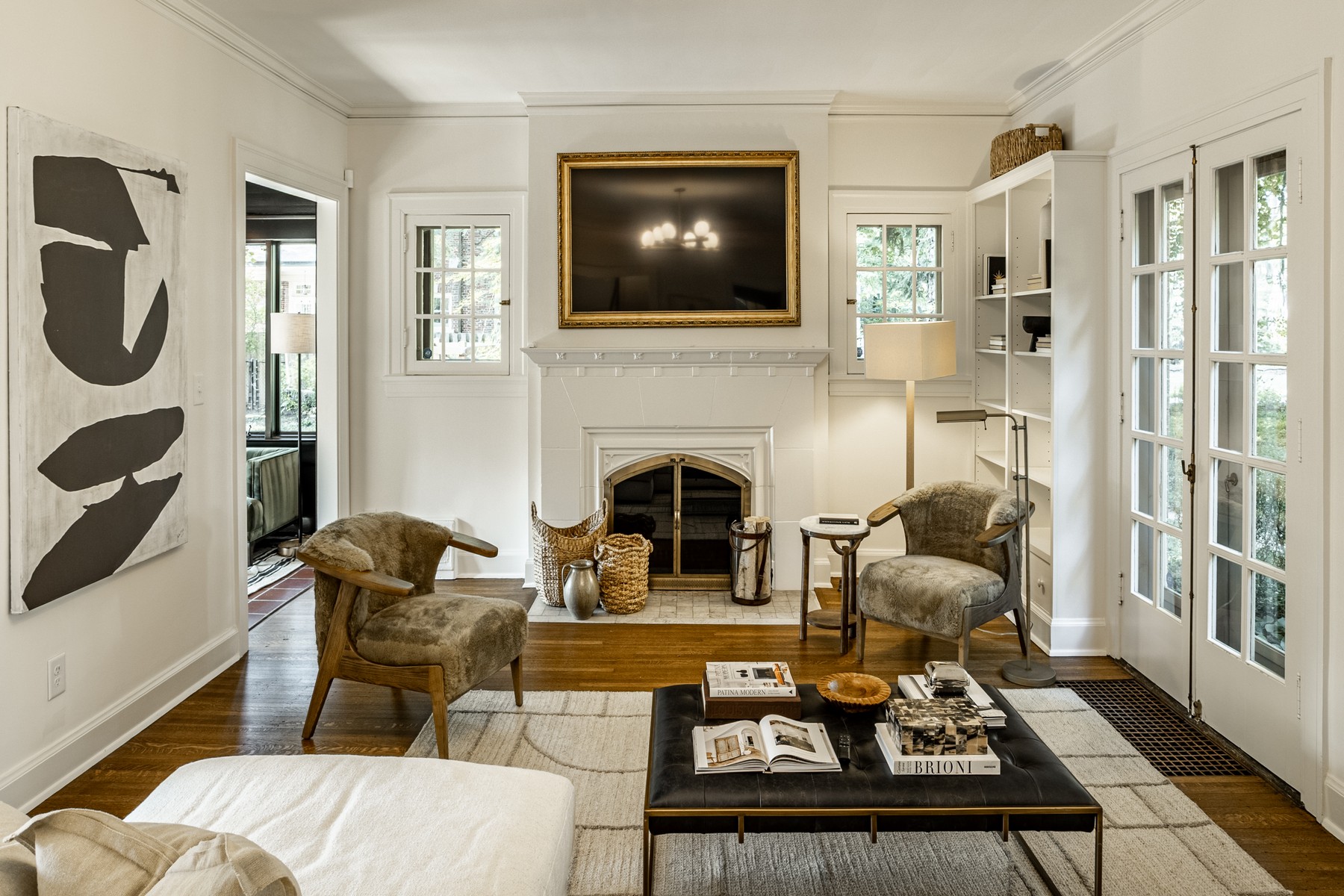  Gated English Tudor Home on One of the Most Desirable Blocks in Meridian Kessler - 物件實景