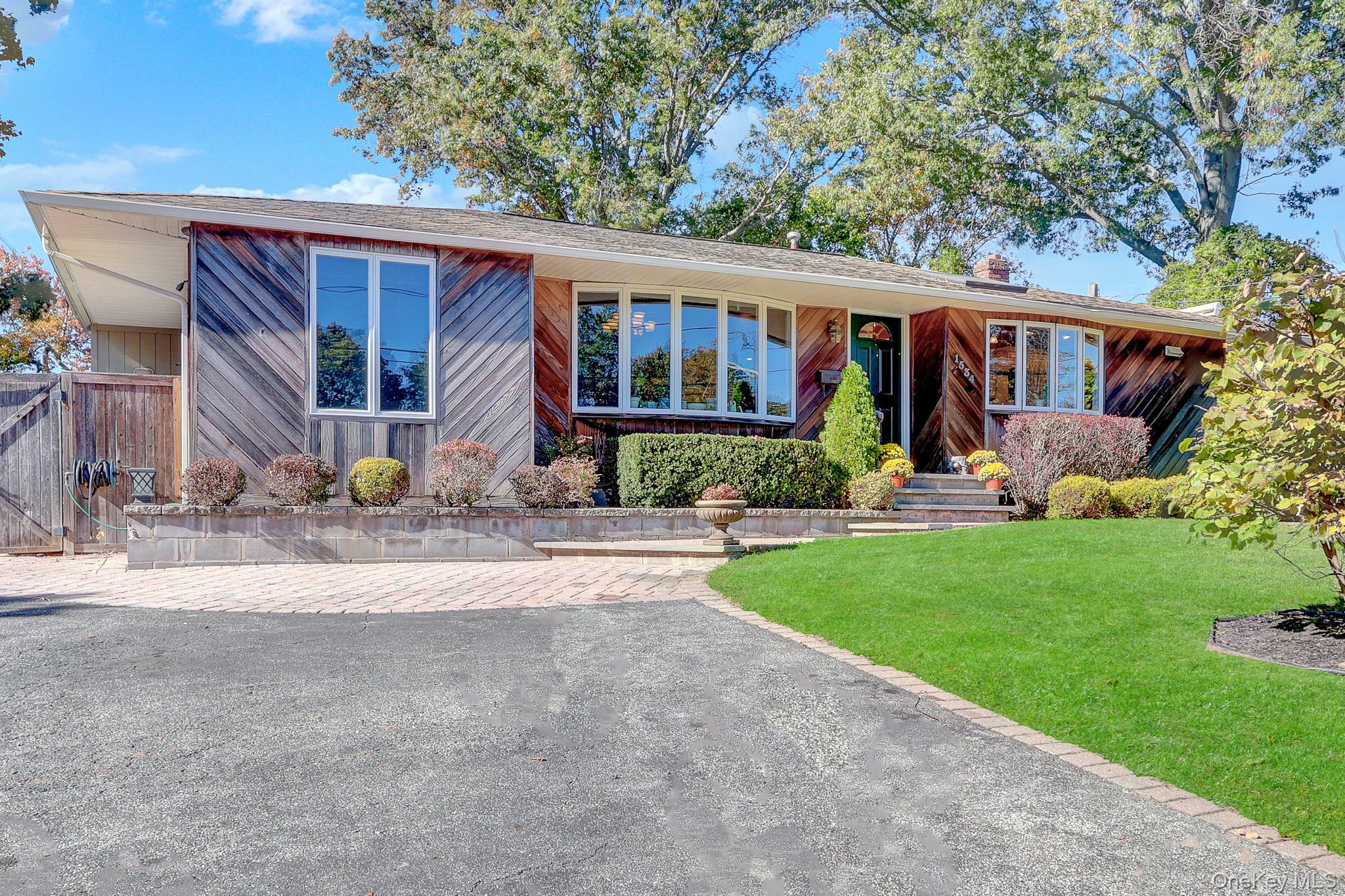Agate St, Bay Shore, NY 11706