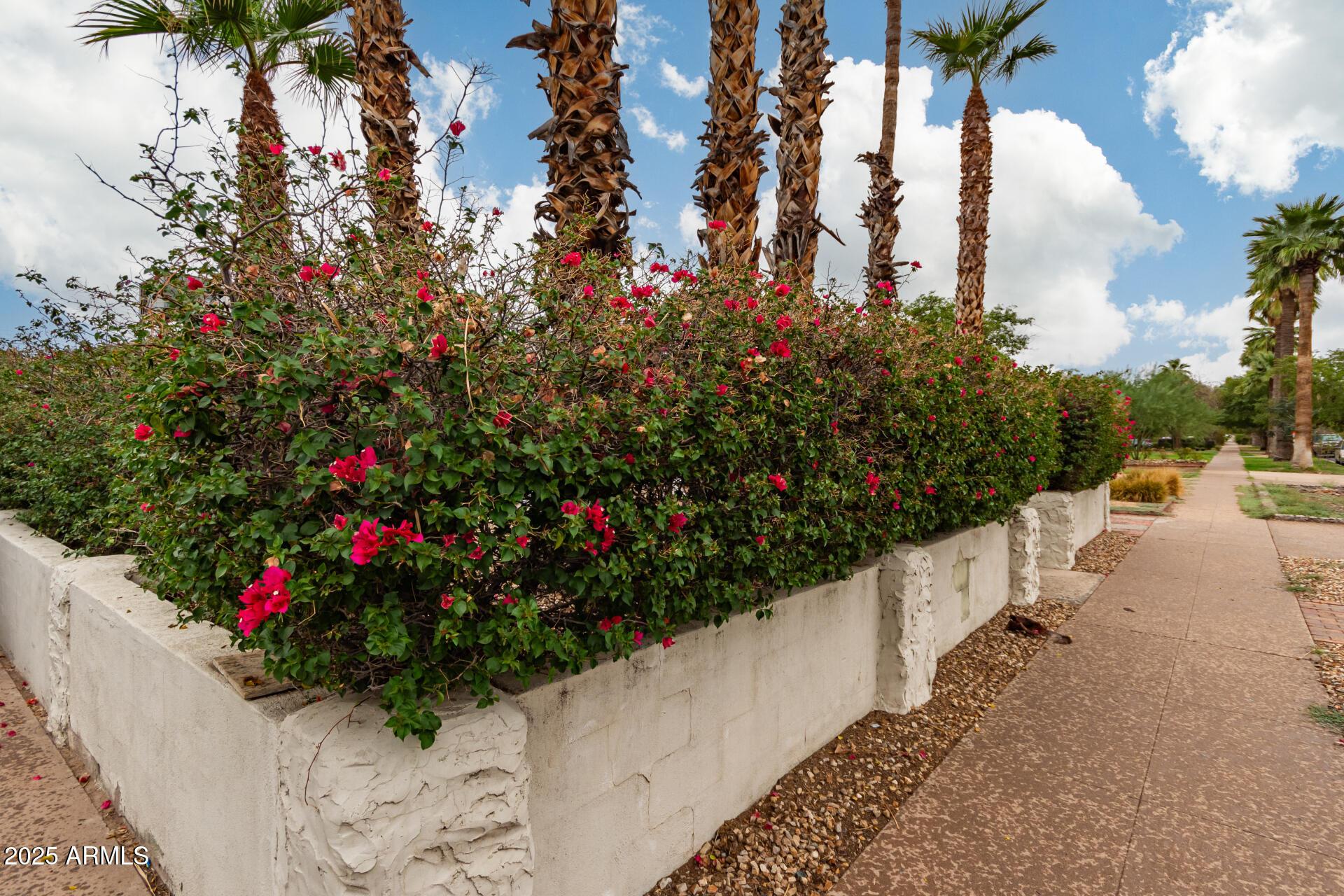 Phoenix, Arizona, 85007, United States, 4 Bedrooms Bedrooms, ,3 BathroomsBathrooms,Residential,For Sale,1980366