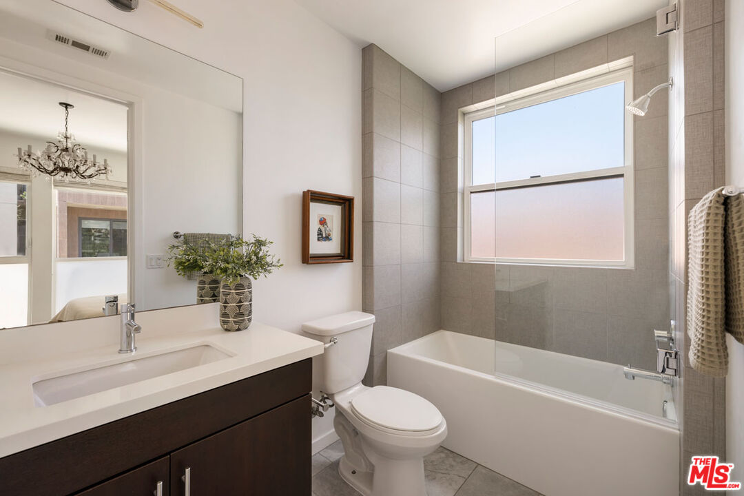 Los Angeles, California, 90026, United States, 3 Bedrooms Bedrooms, ,4 BathroomsBathrooms,Residential,For Sale,1927240
