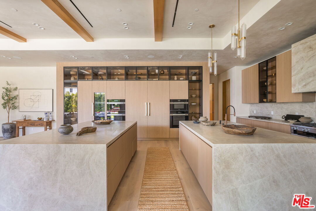 Los Angeles, California, 90024, United States, 8 Bedrooms Bedrooms, ,9 BathroomsBathrooms,Residential,For Sale,1907204