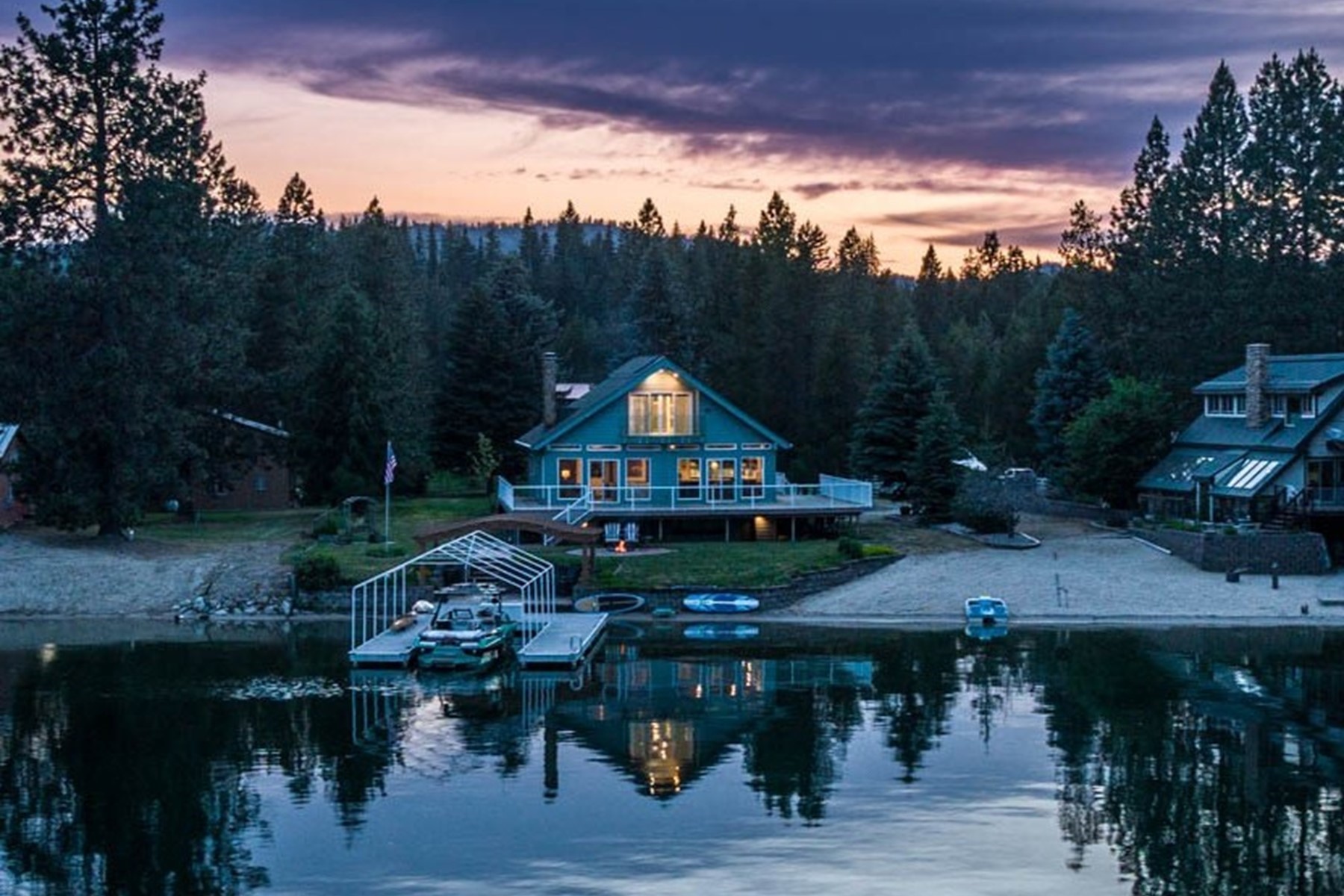  Renovated Waterfront Retreat with Private Dock & Guest Barn - 物件實景