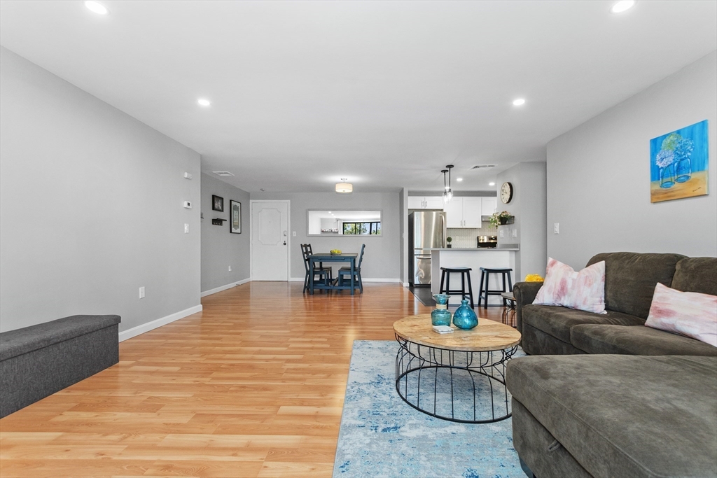 Medford, Massachusetts, 02155, United States, 2 Bedrooms Bedrooms, ,2 BathroomsBathrooms,Residential,For Sale,1939761