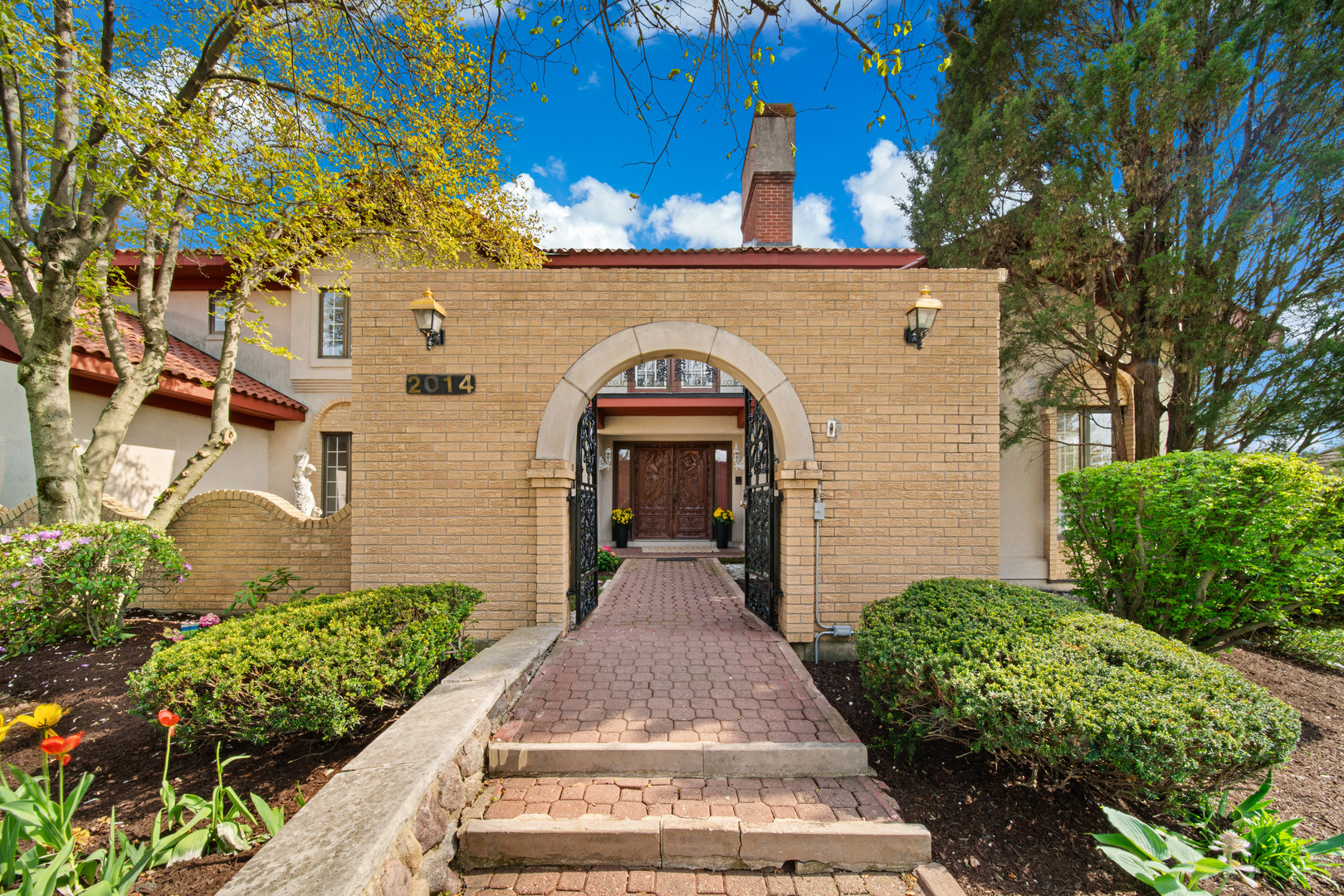 Oak Brook, Illinois, 60523, United States, 5 Bedrooms Bedrooms, ,6 BathroomsBathrooms,Residential,For Sale,1796873