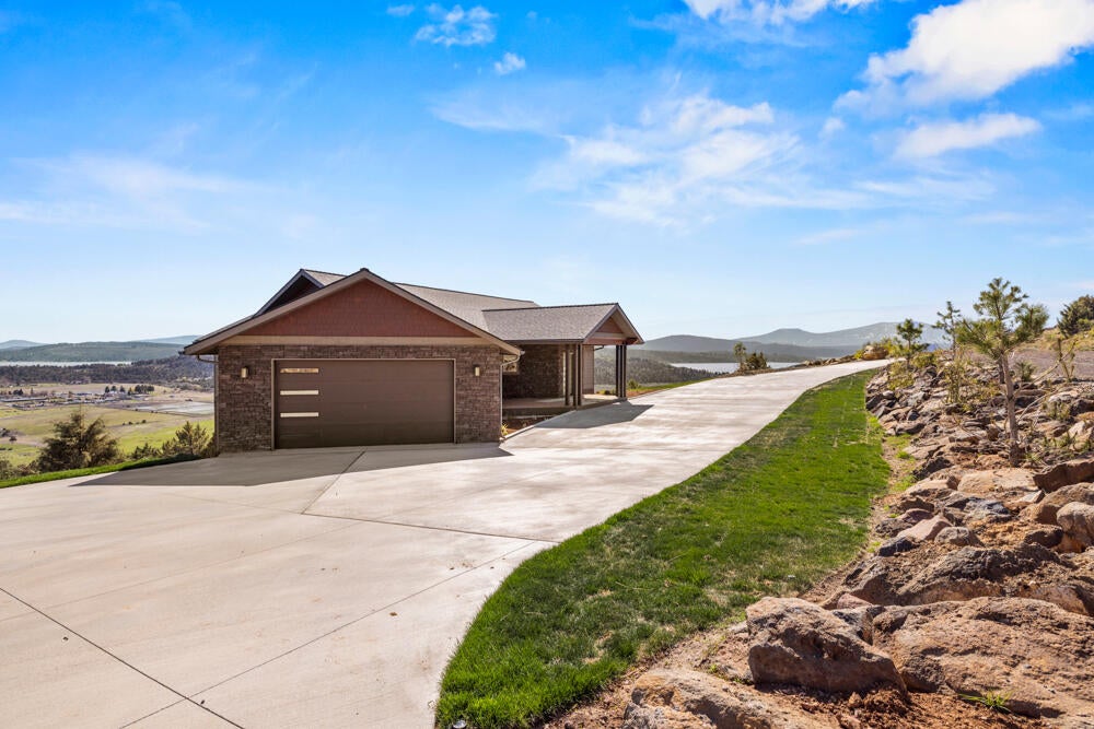 Klamath Falls, Oregon, 97601, United States, 3 Bedrooms Bedrooms, ,4 BathroomsBathrooms,Residential,For Sale,1794380