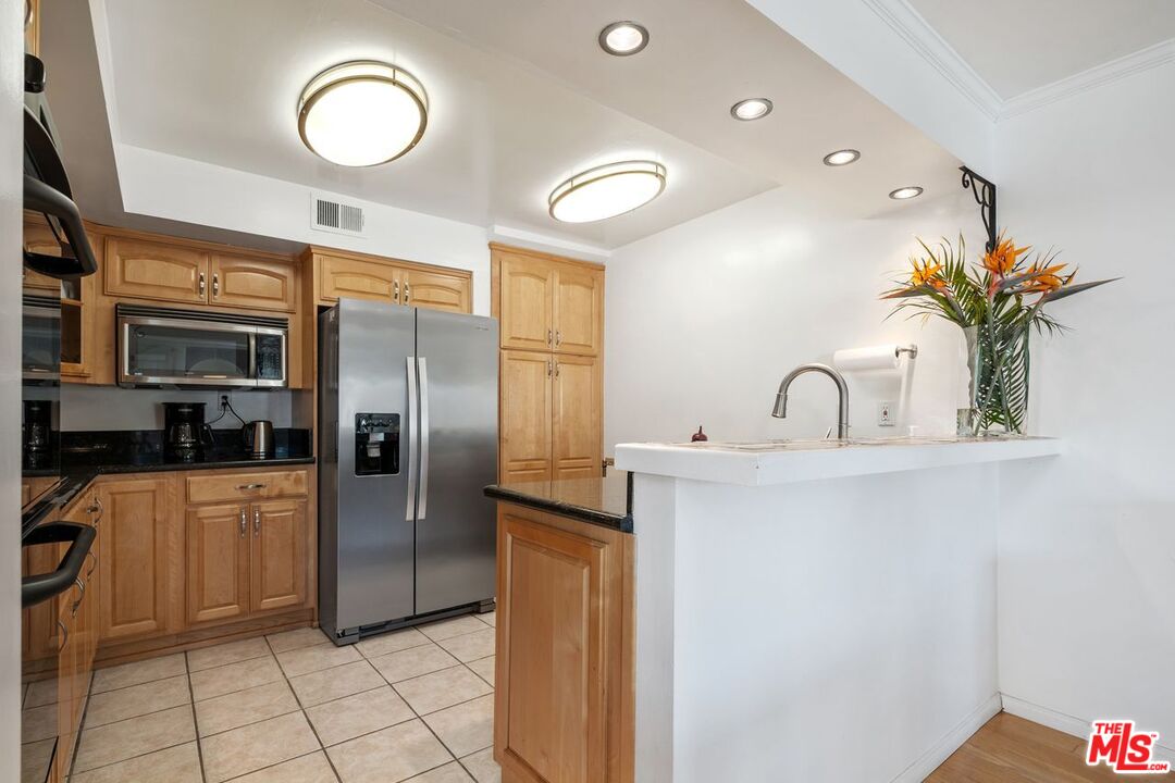 Santa Monica, California, 90404, United States, 3 Bedrooms Bedrooms, ,3 BathroomsBathrooms,Residential,For Sale,1779157