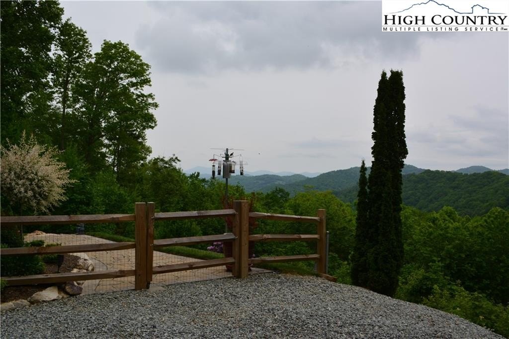 Elk Park, North Carolina, 28622, United States, 3 Bedrooms Bedrooms, ,3 BathroomsBathrooms,Residential,For Sale,1984406