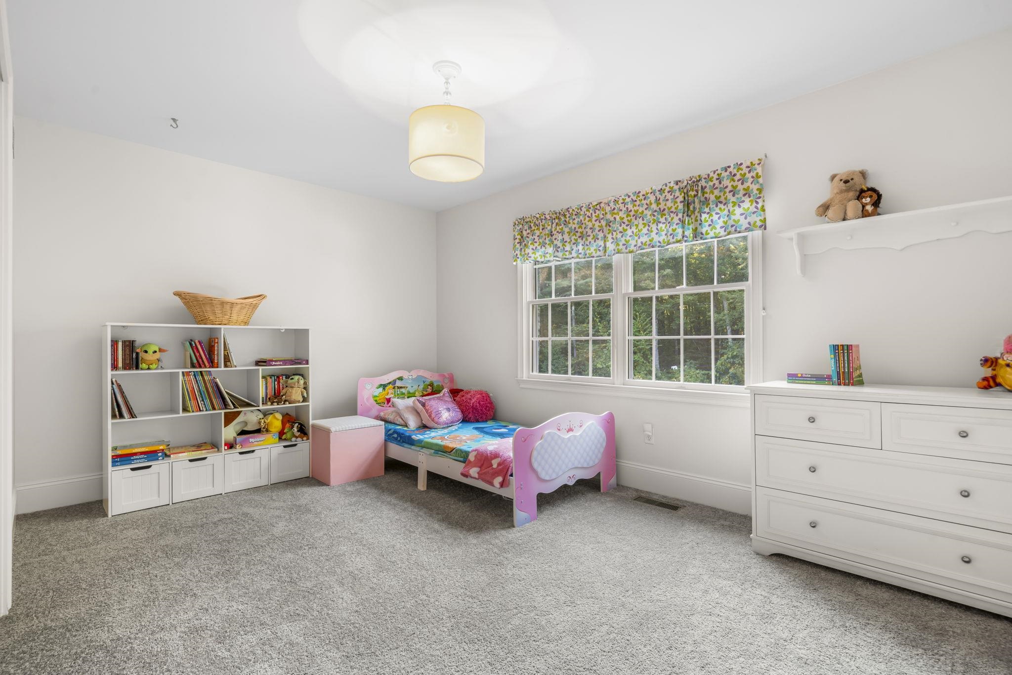 Bedford, New Hampshire, 03110, United States, 5 Bedrooms Bedrooms, ,4 BathroomsBathrooms,Residential,For Sale,1942322