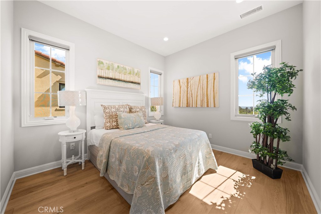 Irvine, California, 92602, United States, 5 Bedrooms Bedrooms, ,6 BathroomsBathrooms,Residential,For Sale,1982881