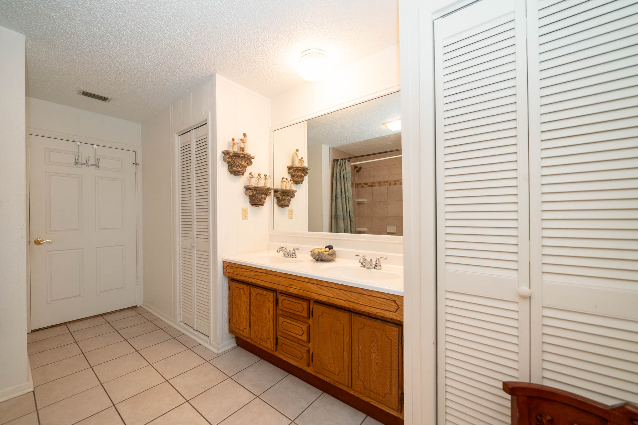 Jacksonville, Texas, 75766, United States, 4 Bedrooms Bedrooms, ,2 BathroomsBathrooms,Residential,For Sale,1974888