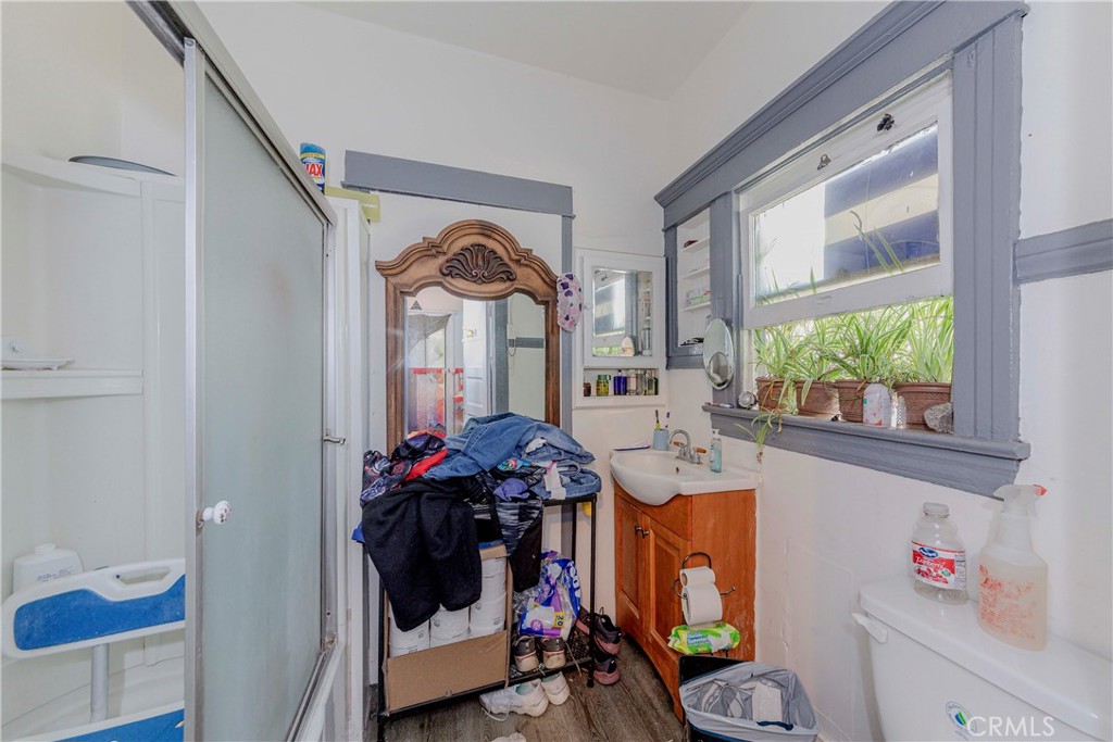 Los Angeles, California, 90018, United States, 3 Bedrooms Bedrooms, ,1 BathroomBathrooms,Residential,For Sale,1887928