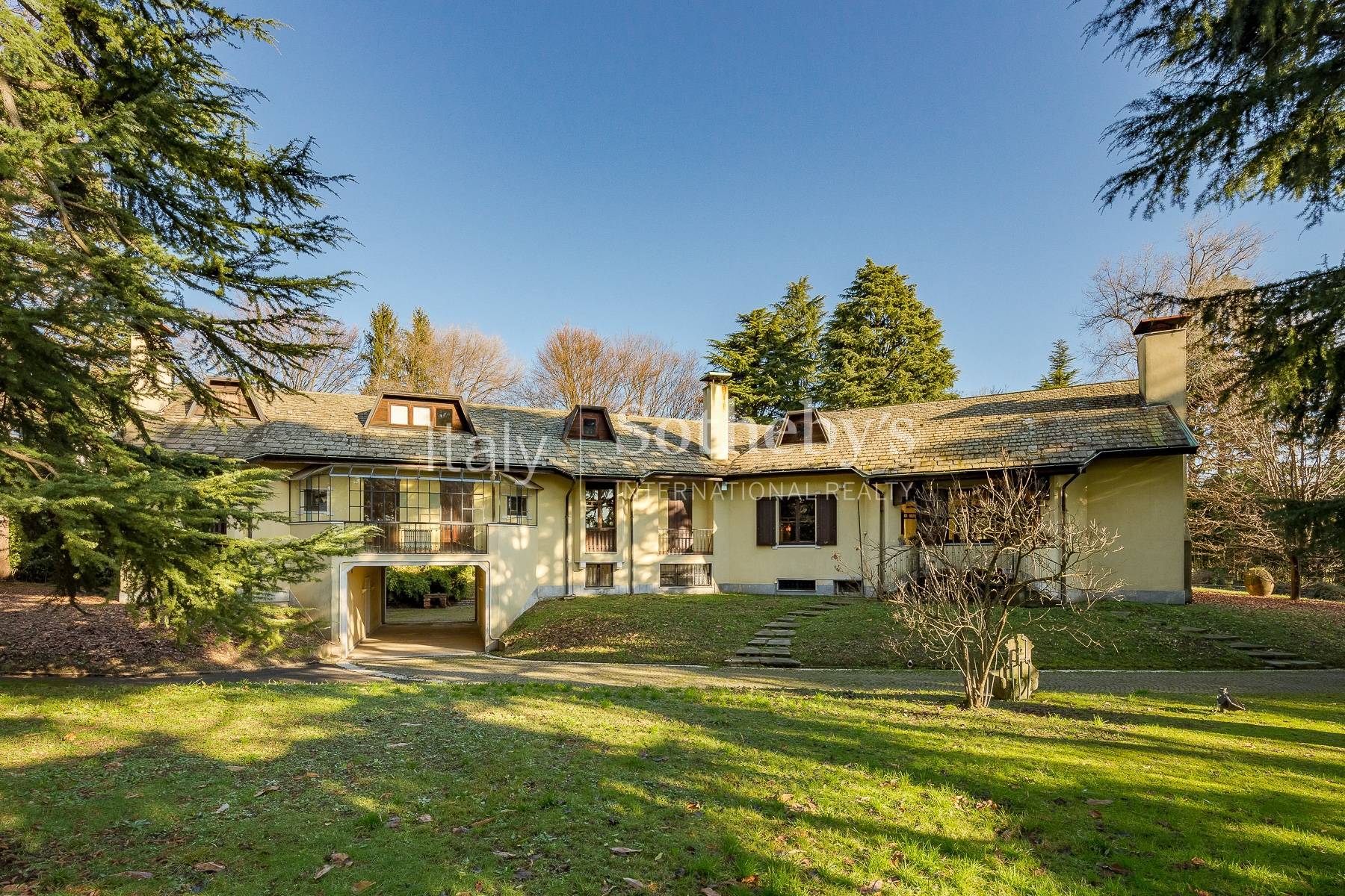  Villa with park and swimming pool in Carimate - 物件實景