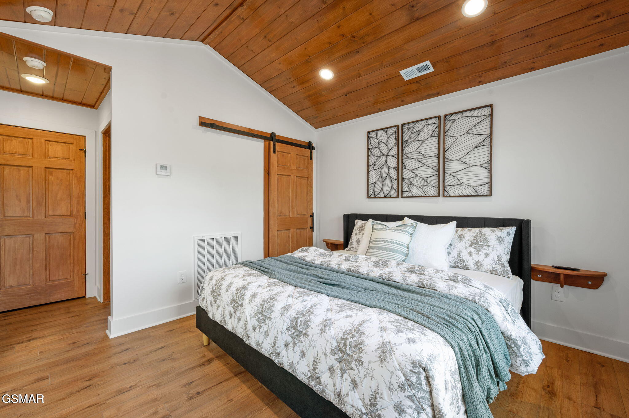 Pigeon Forge, Tennessee, 37863, United States, 2 Bedrooms Bedrooms, ,2 BathroomsBathrooms,Residential,For Sale,1872130