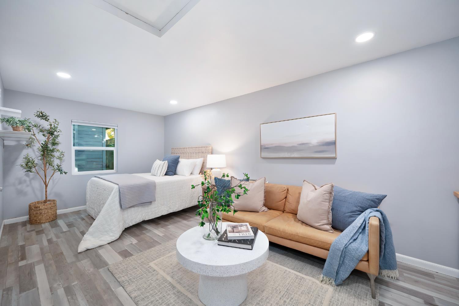 Sacramento, California, 95817, United States, 2 Bedrooms Bedrooms, ,1 BathroomBathrooms,Residential,For Sale,1991606