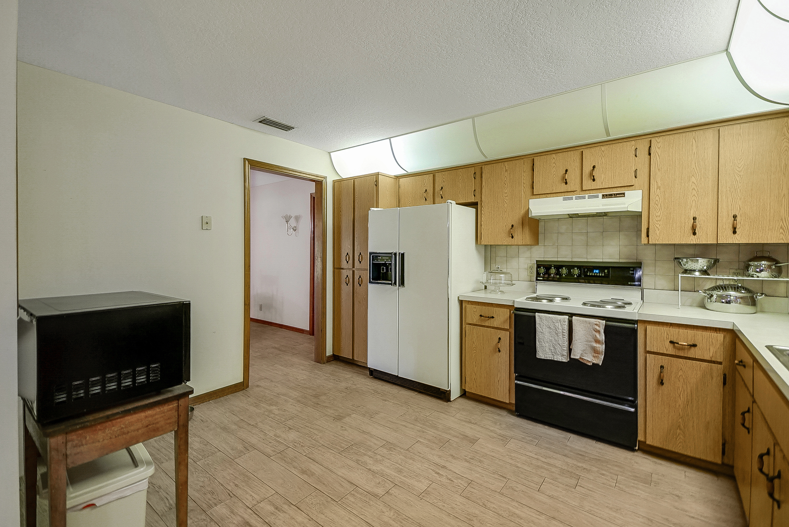 Lady Lake, Florida, 32159, United States, 4 Bedrooms Bedrooms, ,2 BathroomsBathrooms,Residential,For Sale,1873535