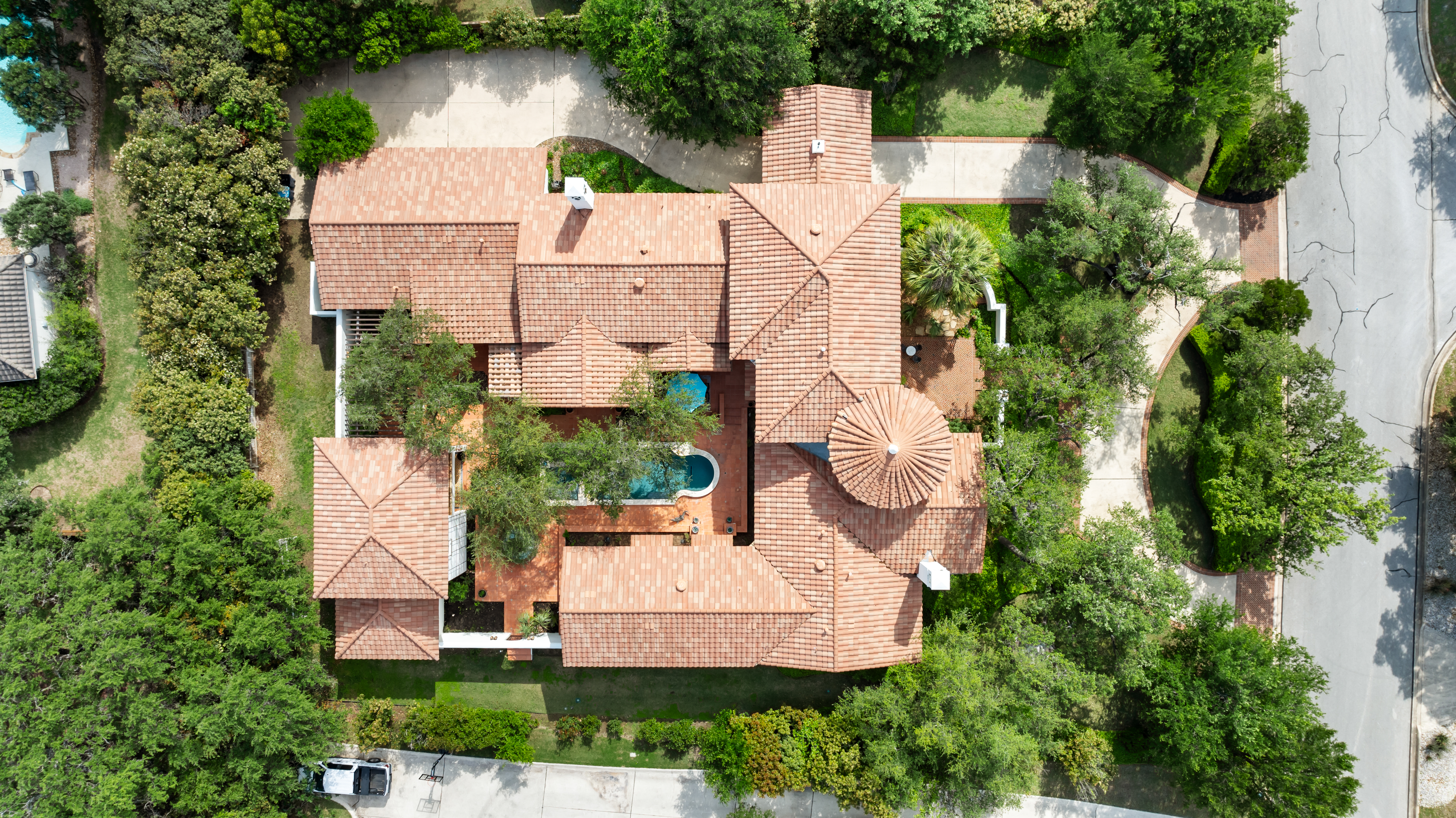  Custom Estate with Pool, Courtyard and Wine Room - 物件實景