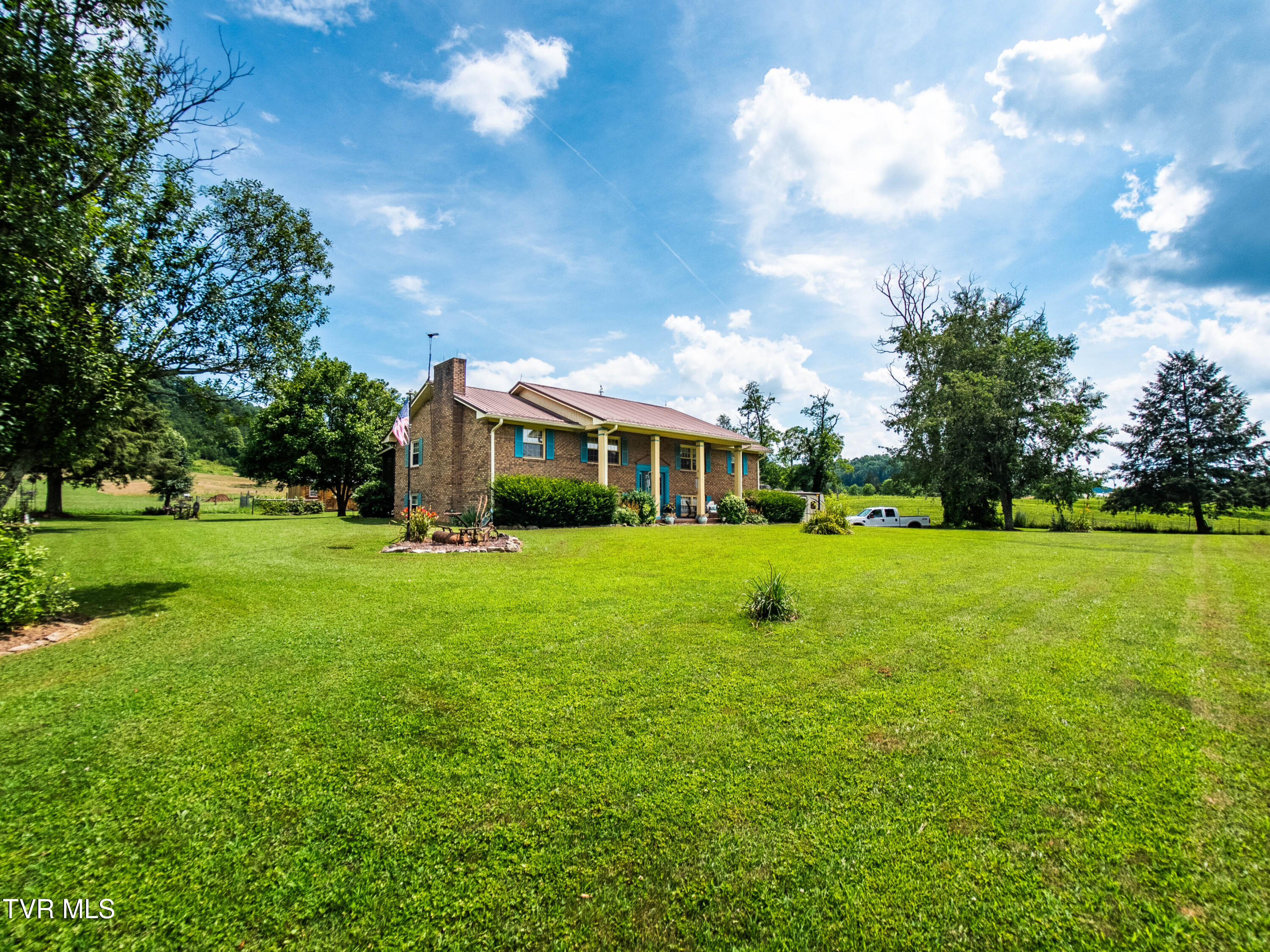 Surgoinsville, Tennessee, 37873, United States, 3 Bedrooms Bedrooms, ,3 BathroomsBathrooms,Residential,For Sale,1937059