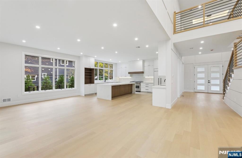 Haworth, New Jersey, 07641, United States, 6 Bedrooms Bedrooms, ,7 BathroomsBathrooms,Residential,For Sale,1989640