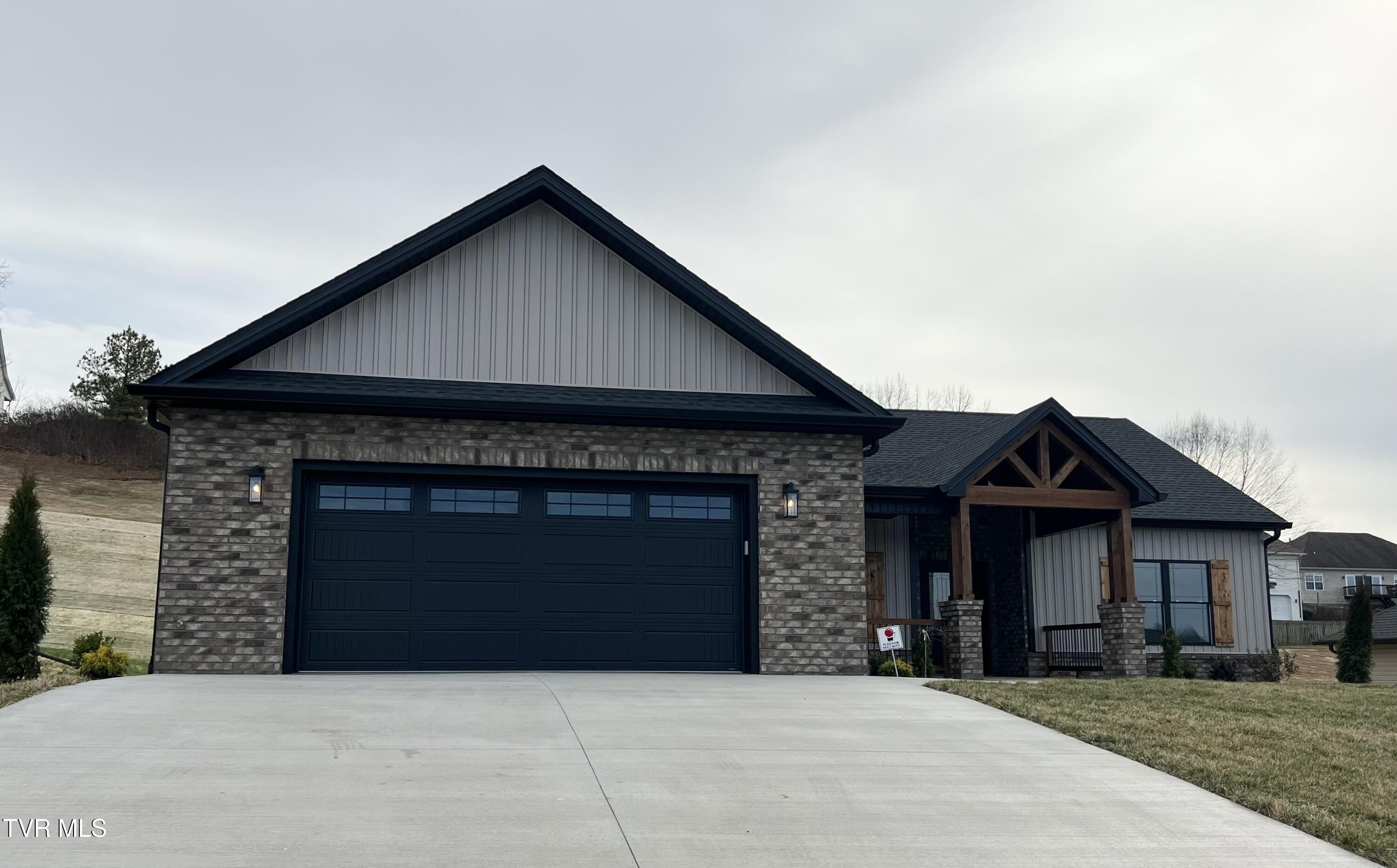 Jonesborough, Tennessee, 37659, United States, 3 Bedrooms Bedrooms, ,2 BathroomsBathrooms,Residential,For Sale,2008806