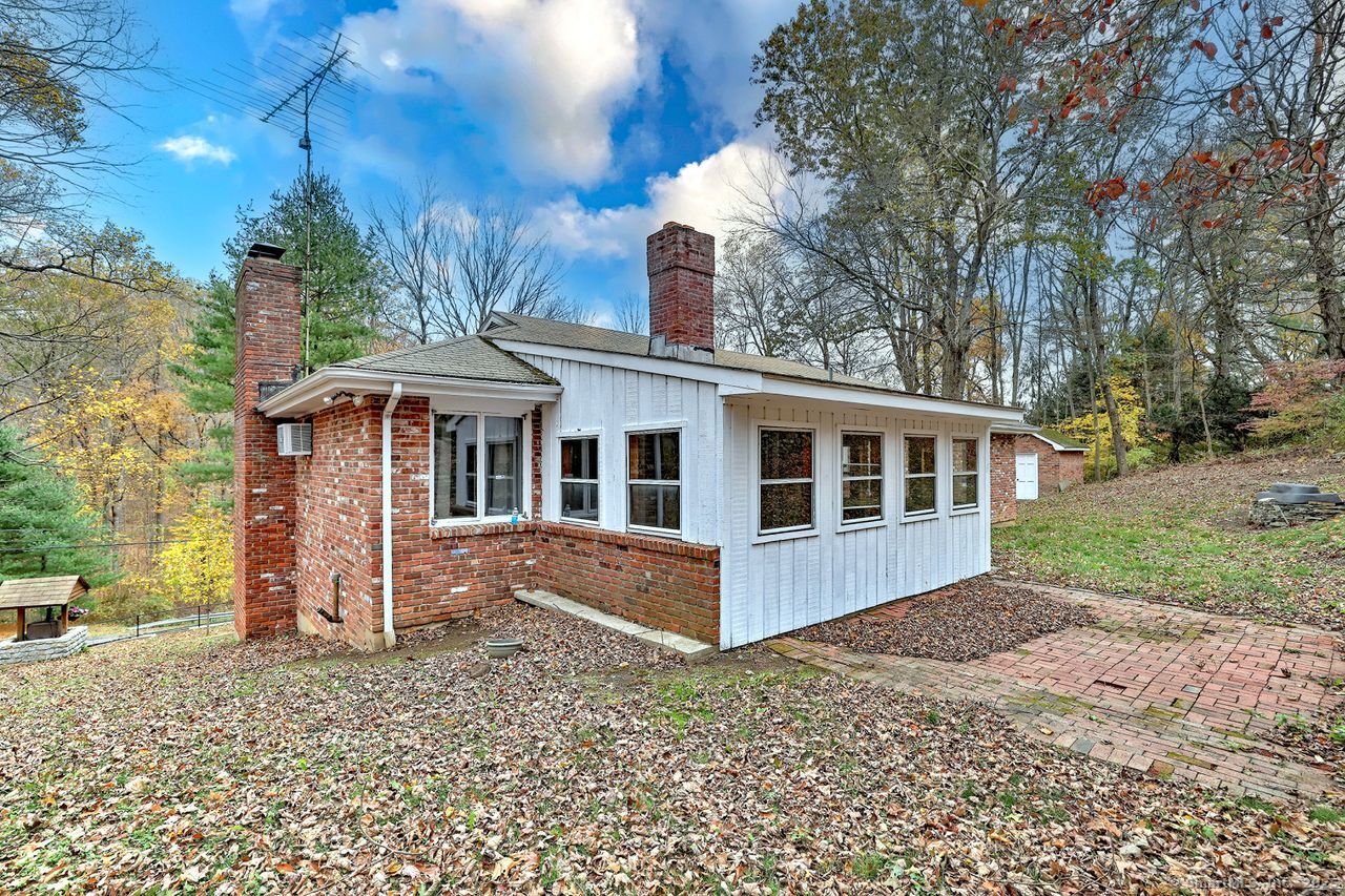 Trumbull, Connecticut, 06611, United States, 3 Bedrooms Bedrooms, ,2 BathroomsBathrooms,Residential,For Sale,1988138