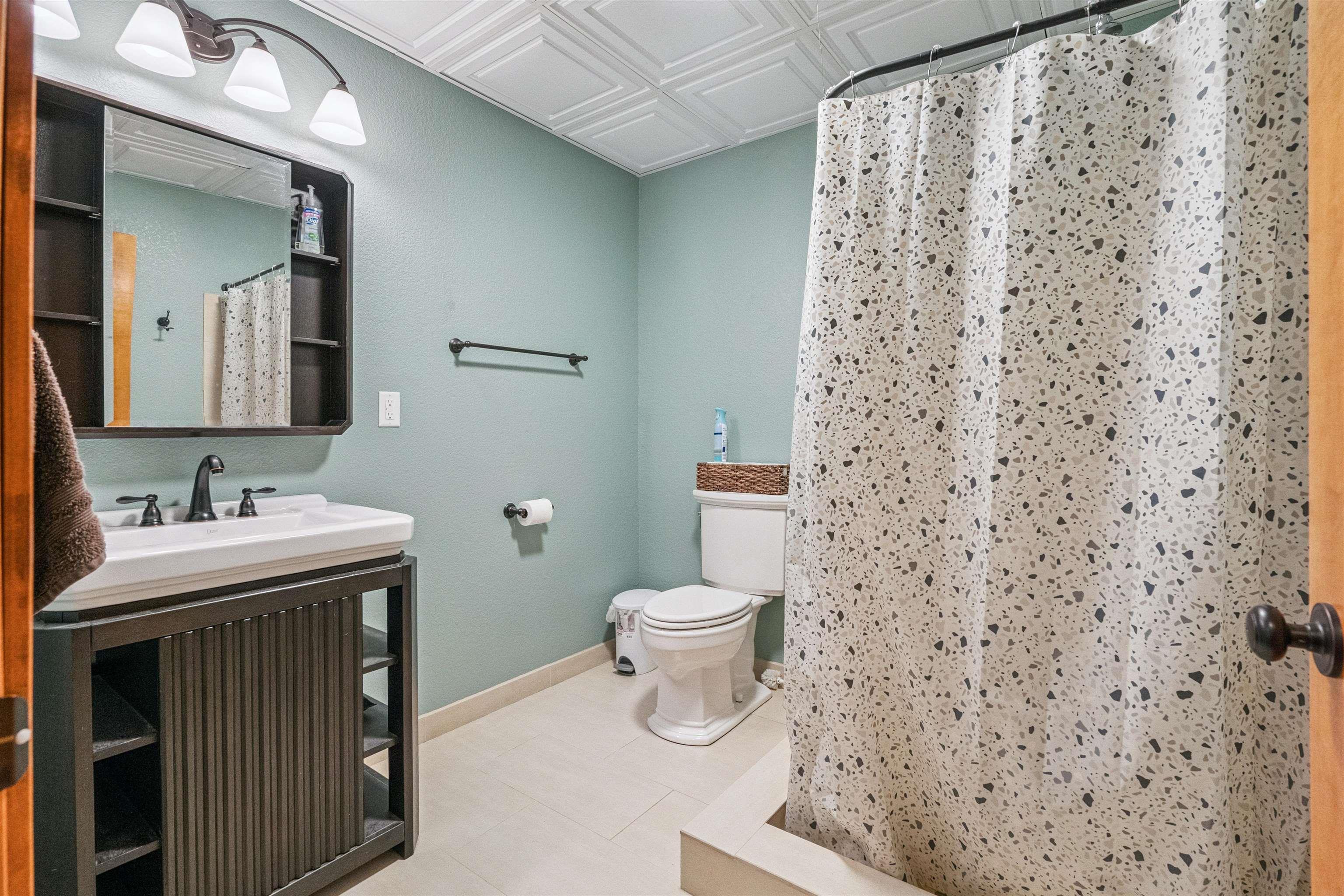 Waverly, Iowa, 50677, United States, 4 Bedrooms Bedrooms, ,4 BathroomsBathrooms,Residential,For Sale,1974808