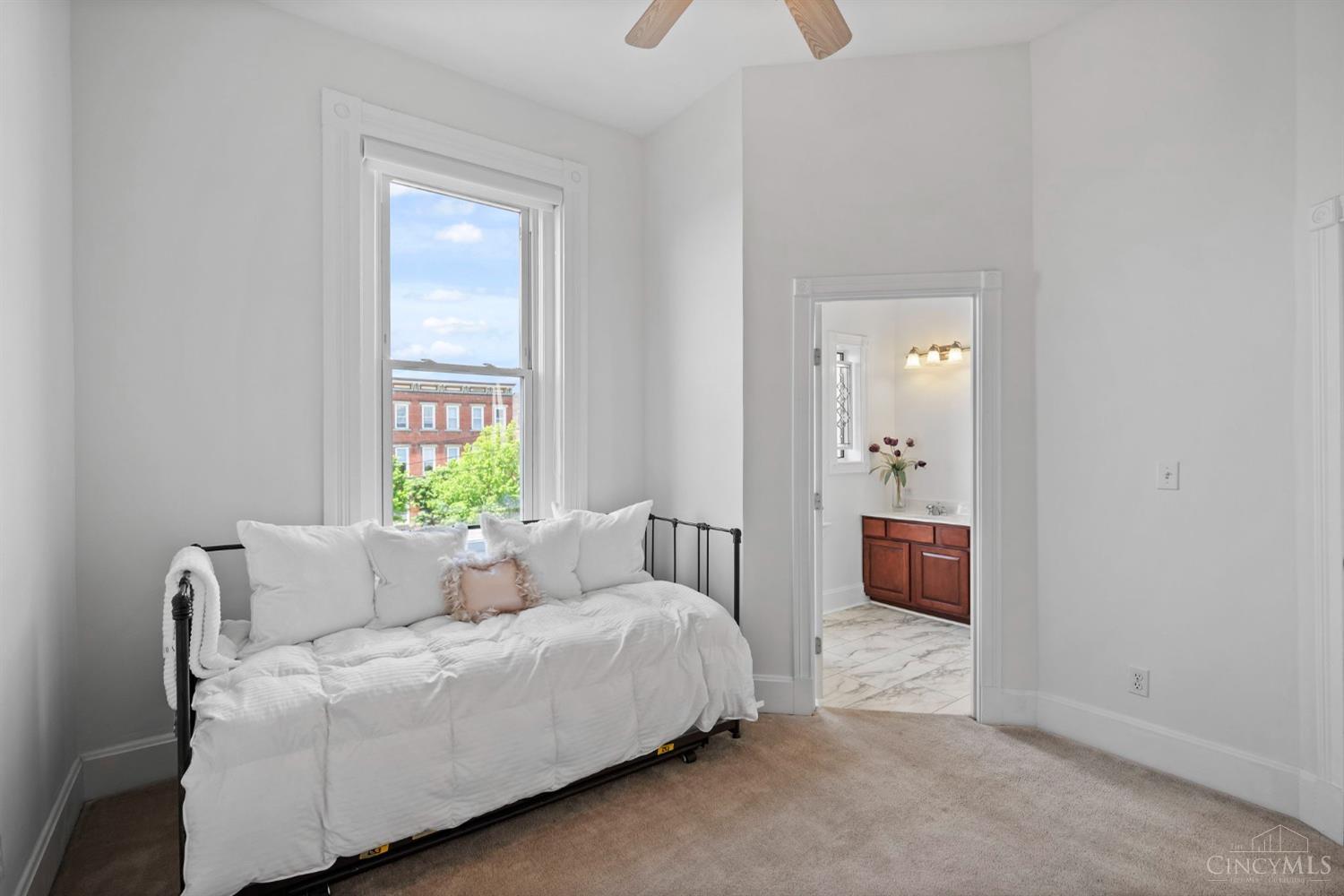 Cincinnati, Ohio, 45219, United States, 4 Bedrooms Bedrooms, ,4 BathroomsBathrooms,Residential,For Sale,1804934