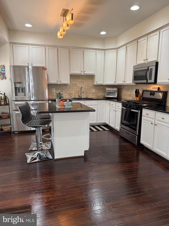 Reston, Virginia, 20194, United States, 3 Bedrooms Bedrooms, ,4 BathroomsBathrooms,Residential,For Sale,1869316
