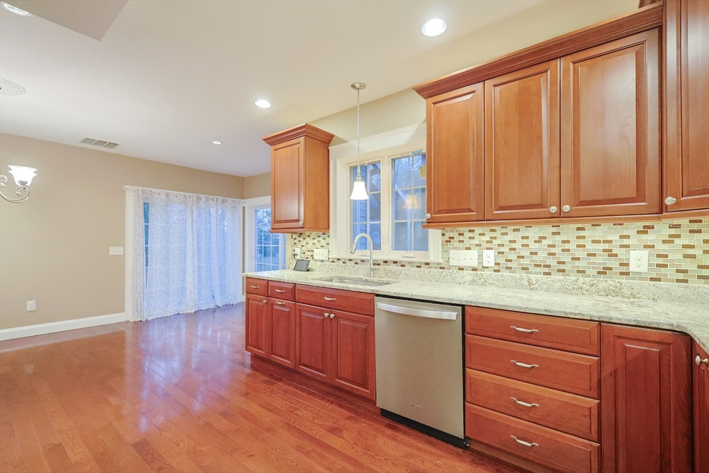 Worcester, Massachusetts, 01606, United States, 3 Bedrooms Bedrooms, ,4 BathroomsBathrooms,Residential,For Sale,1992890