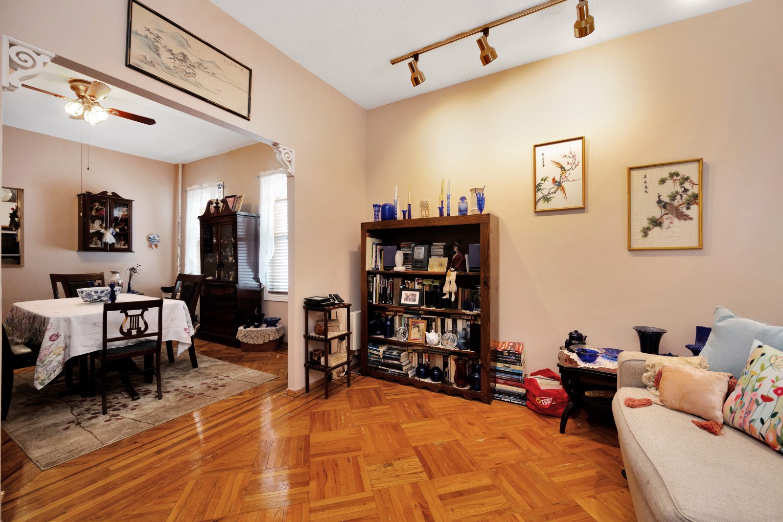 Middle Village, New York, 11379, United States, 4 Bedrooms Bedrooms, ,3 BathroomsBathrooms,Residential,For Sale,1827631