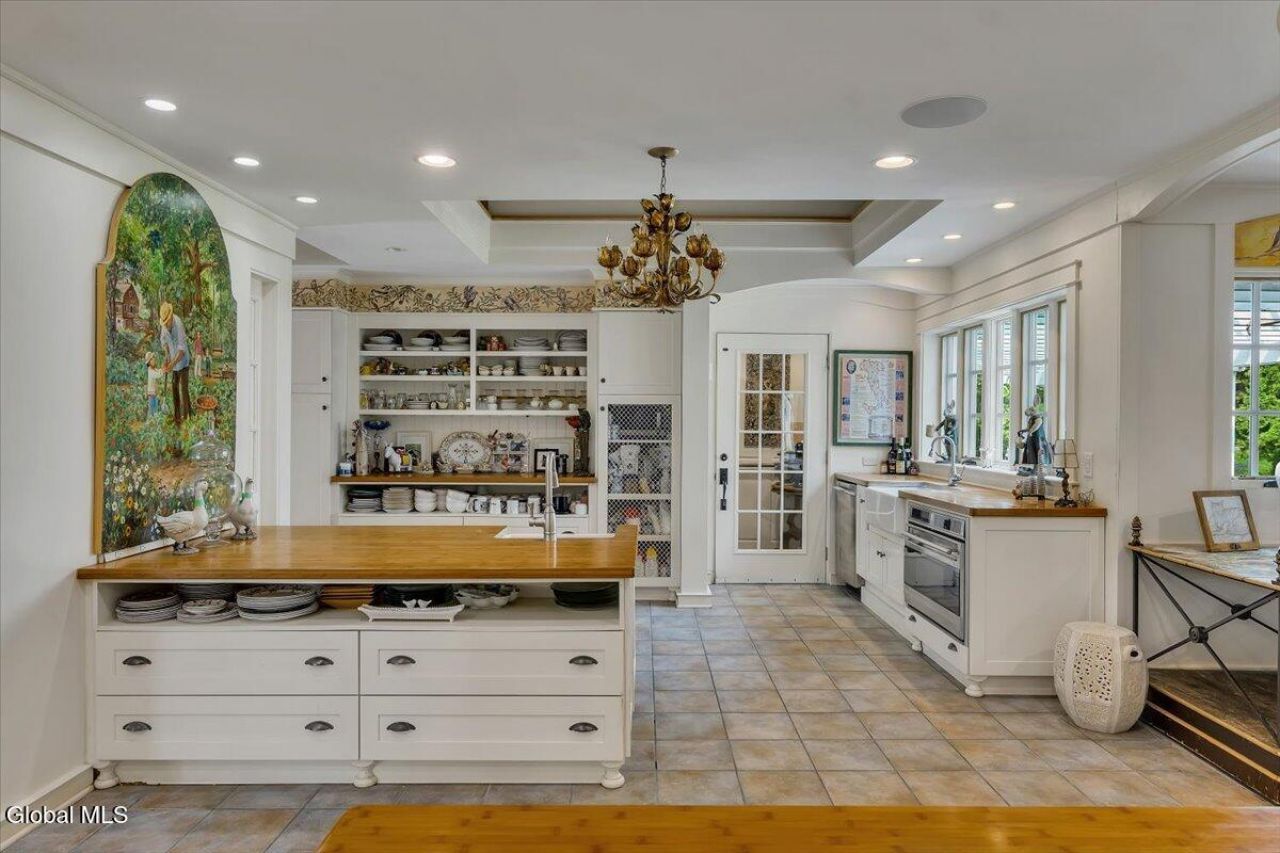 Queensbury, New York, 12804, United States, 4 Bedrooms Bedrooms, ,4 BathroomsBathrooms,Residential,For Sale,2003440