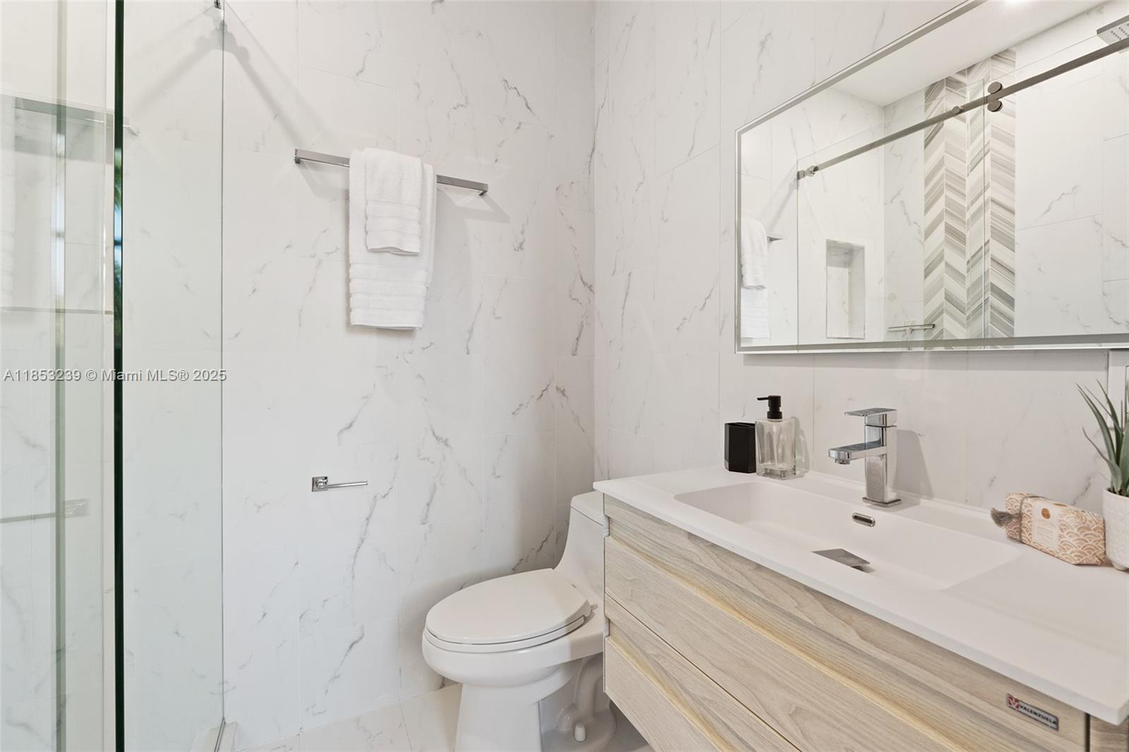 Weston, Florida, 33327, United States, 5 Bedrooms Bedrooms, ,6 BathroomsBathrooms,Residential,For Sale,1919791