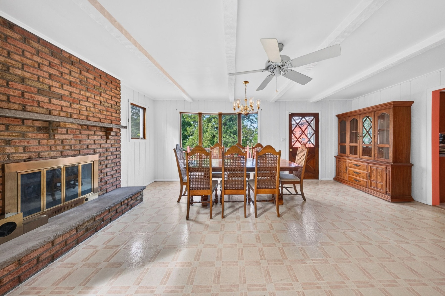  Conveniently Located Ranch Style Home - 物件實景