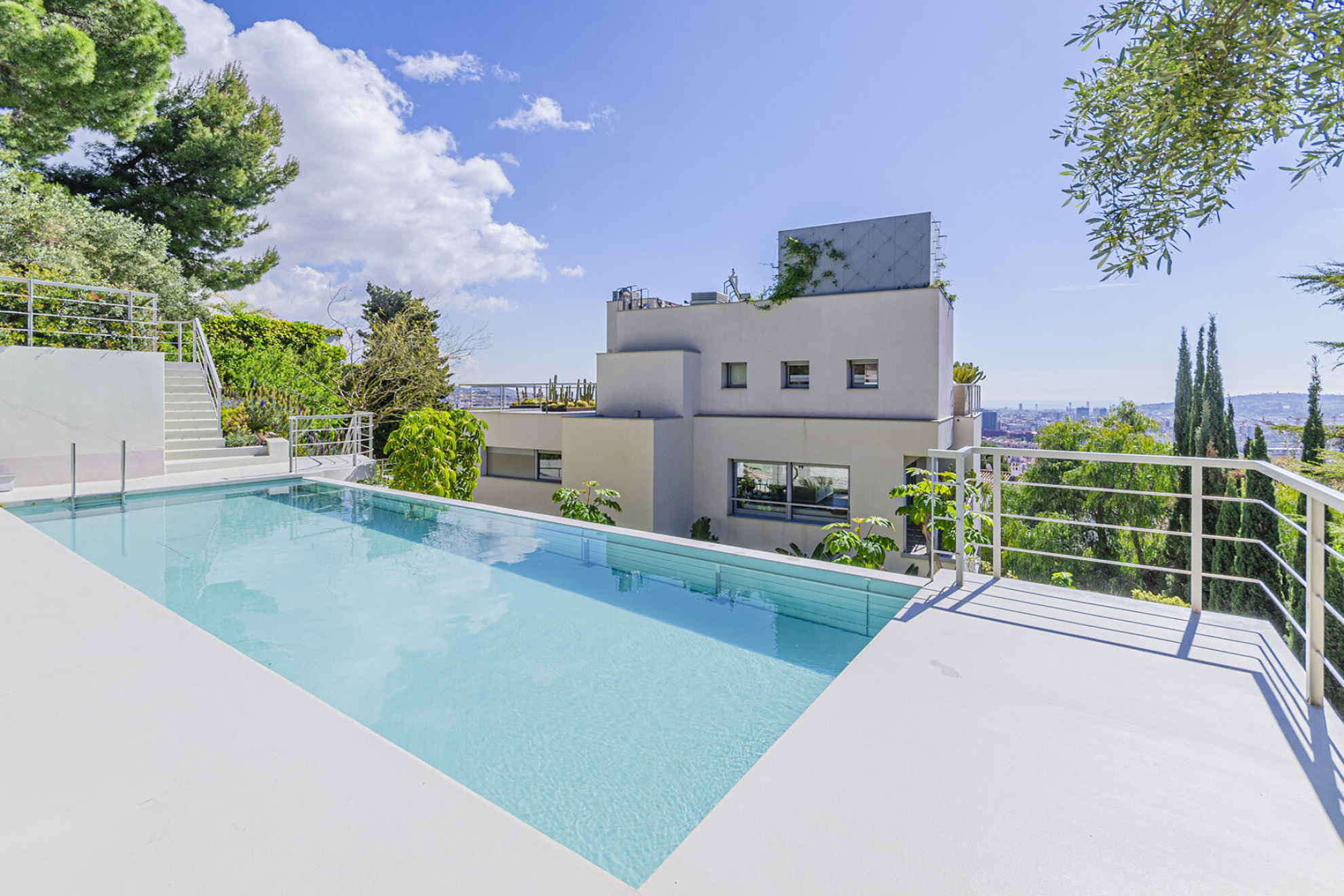  Property with breathtaking views surrounded by tropical garden - 物件實景