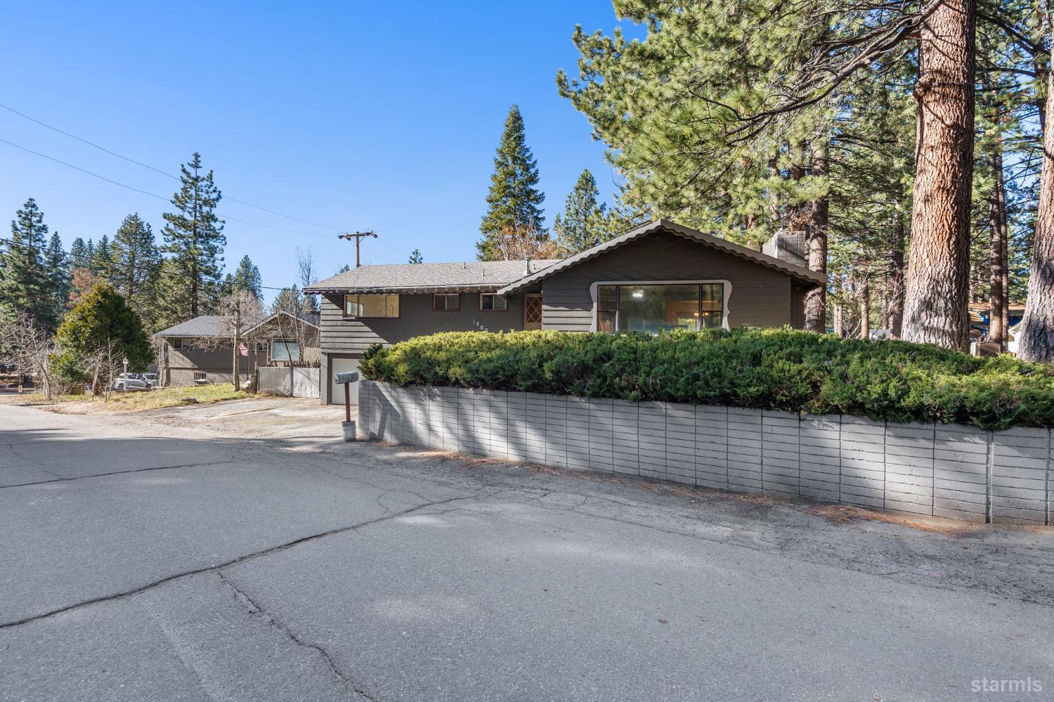South Lake Tahoe, California, 96150, United States, 3 Bedrooms Bedrooms, ,2 BathroomsBathrooms,Residential,For Sale,1998204