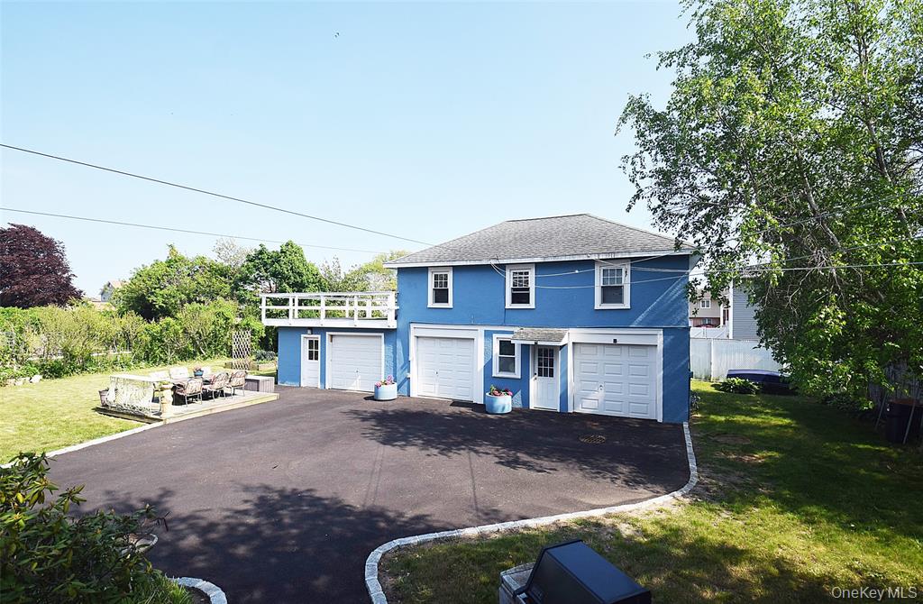 Lindenhurst, New York, 11757, United States, 5 Bedrooms Bedrooms, ,3 BathroomsBathrooms,Residential,For Sale,2049056